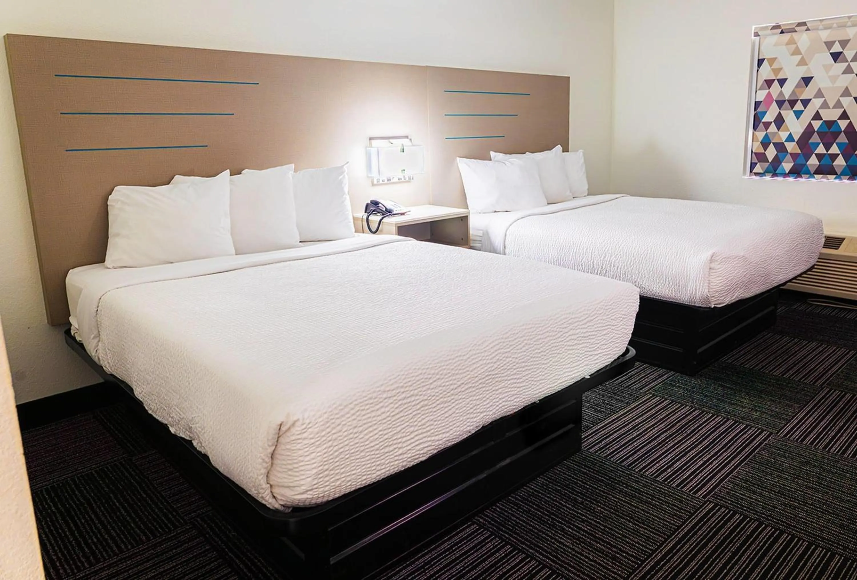 Photo of the whole room, Bed in Baymont by Wyndham Port Wentworth