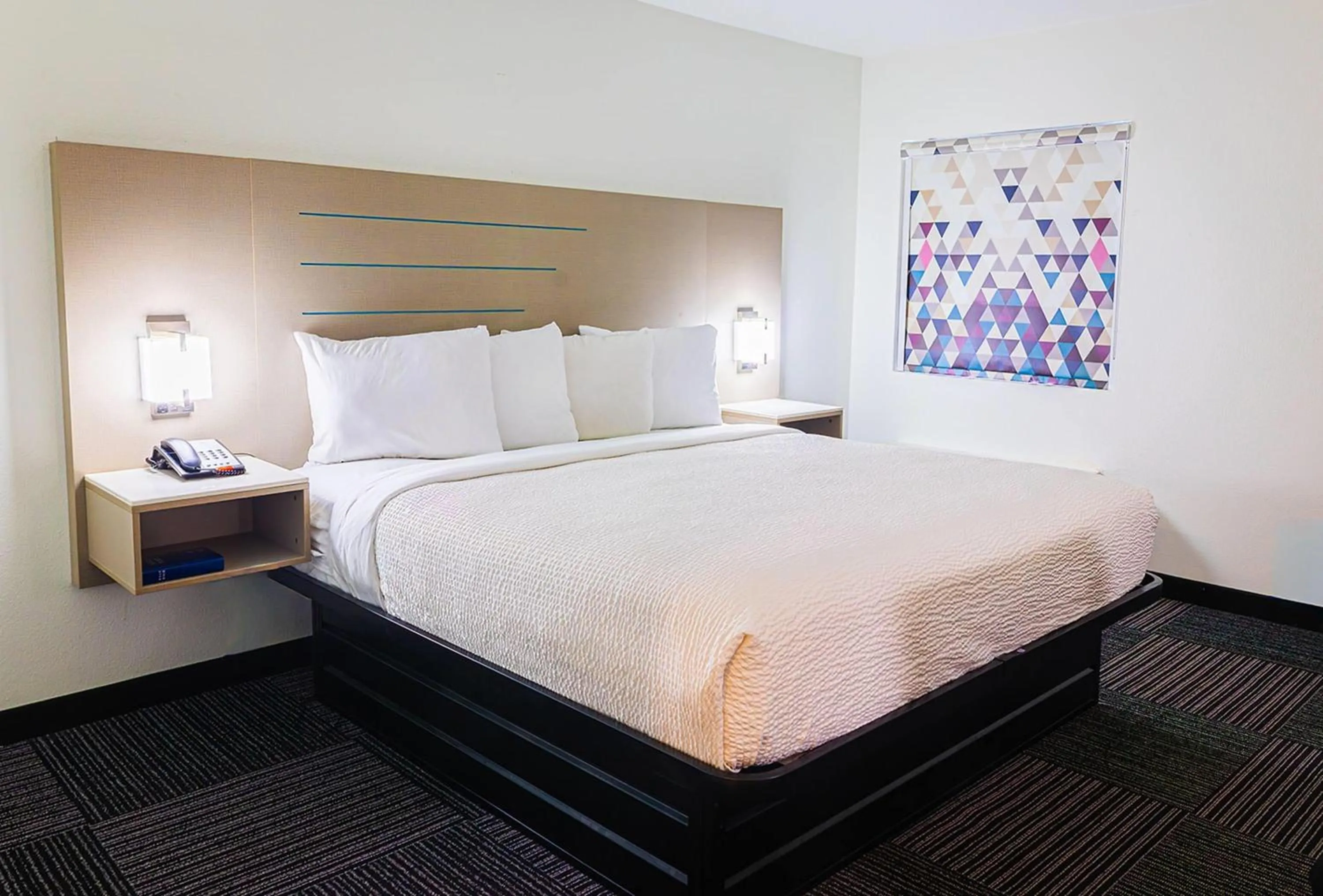 Photo of the whole room, Bed in Baymont by Wyndham Port Wentworth