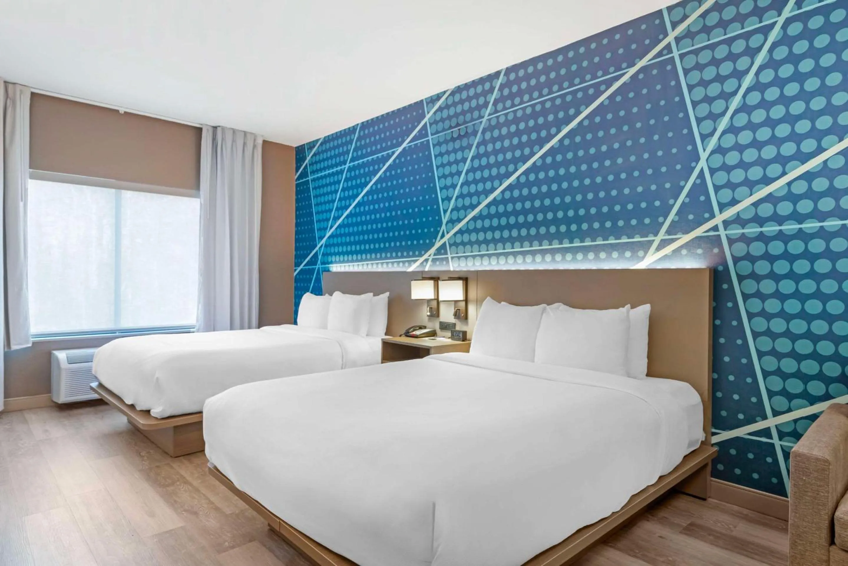 Bedroom, Bed in Comfort Suites Northside Hospital Gwinnett