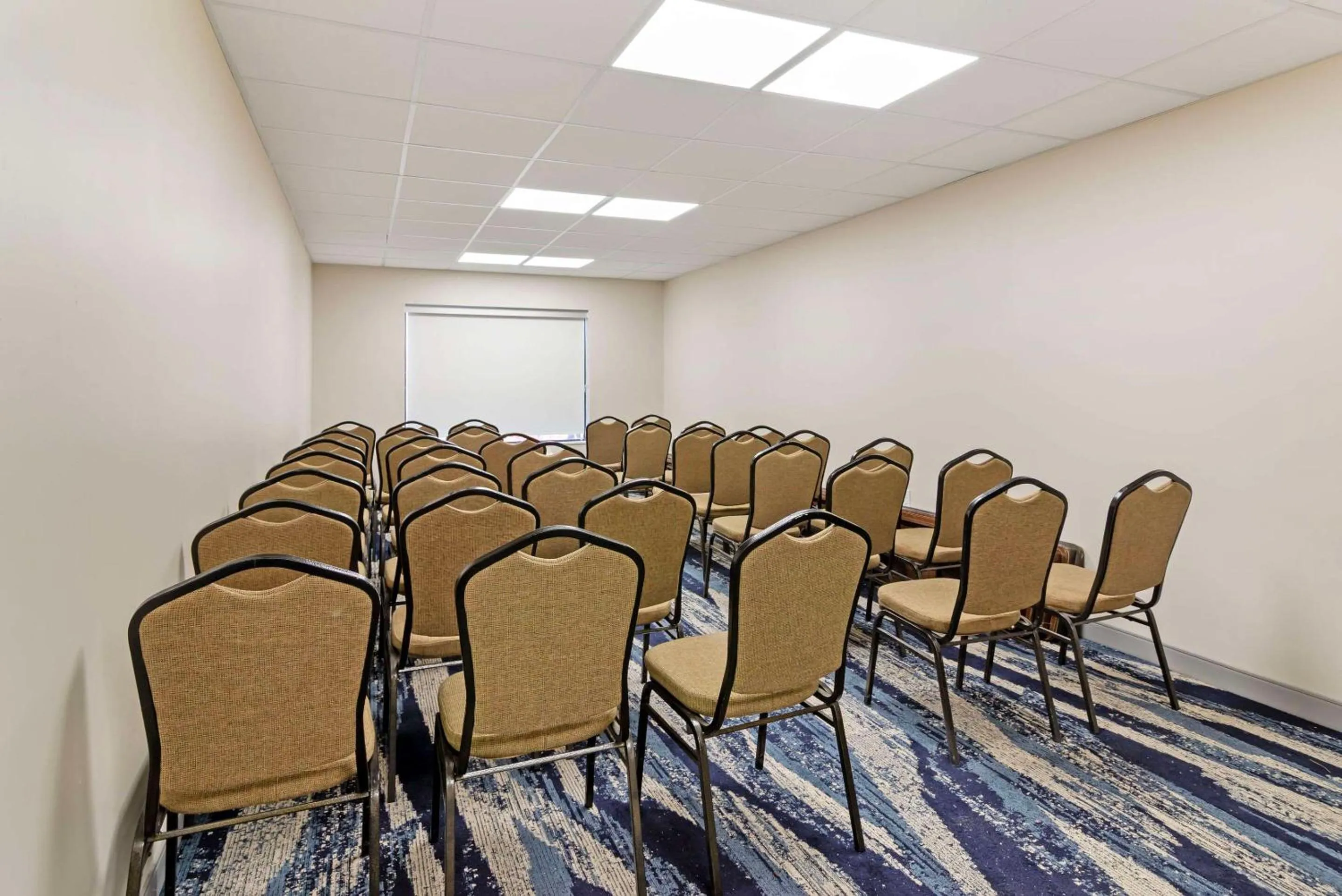 Meeting/conference room in Comfort Suites Northside Hospital Gwinnett
