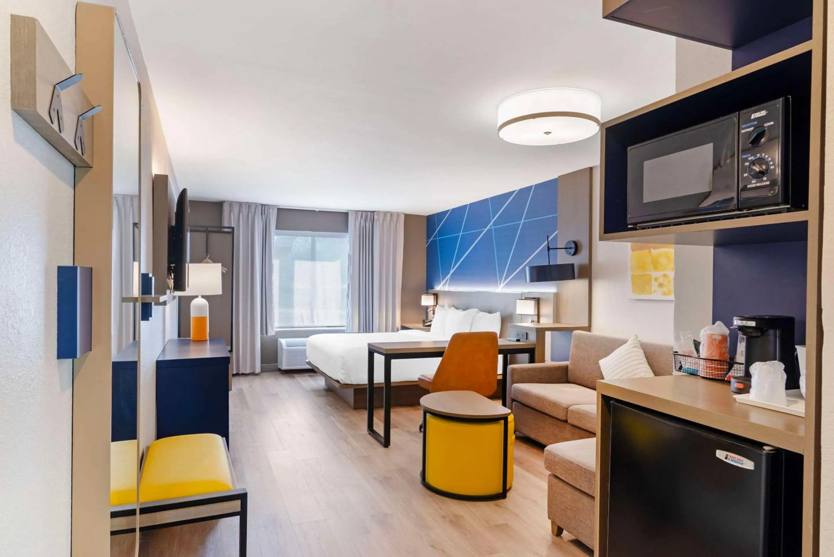 Bedroom, Bed in Comfort Suites Northside Hospital Gwinnett