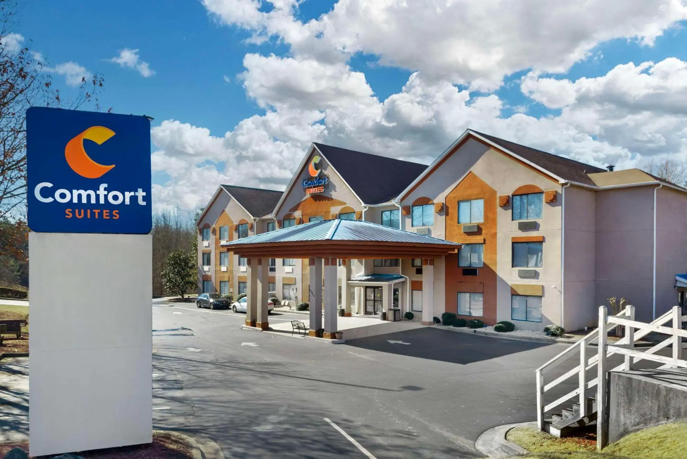 Property building in Comfort Suites Northside Hospital Gwinnett Property building in Comfort Suites Northside Hospital Gwinnett