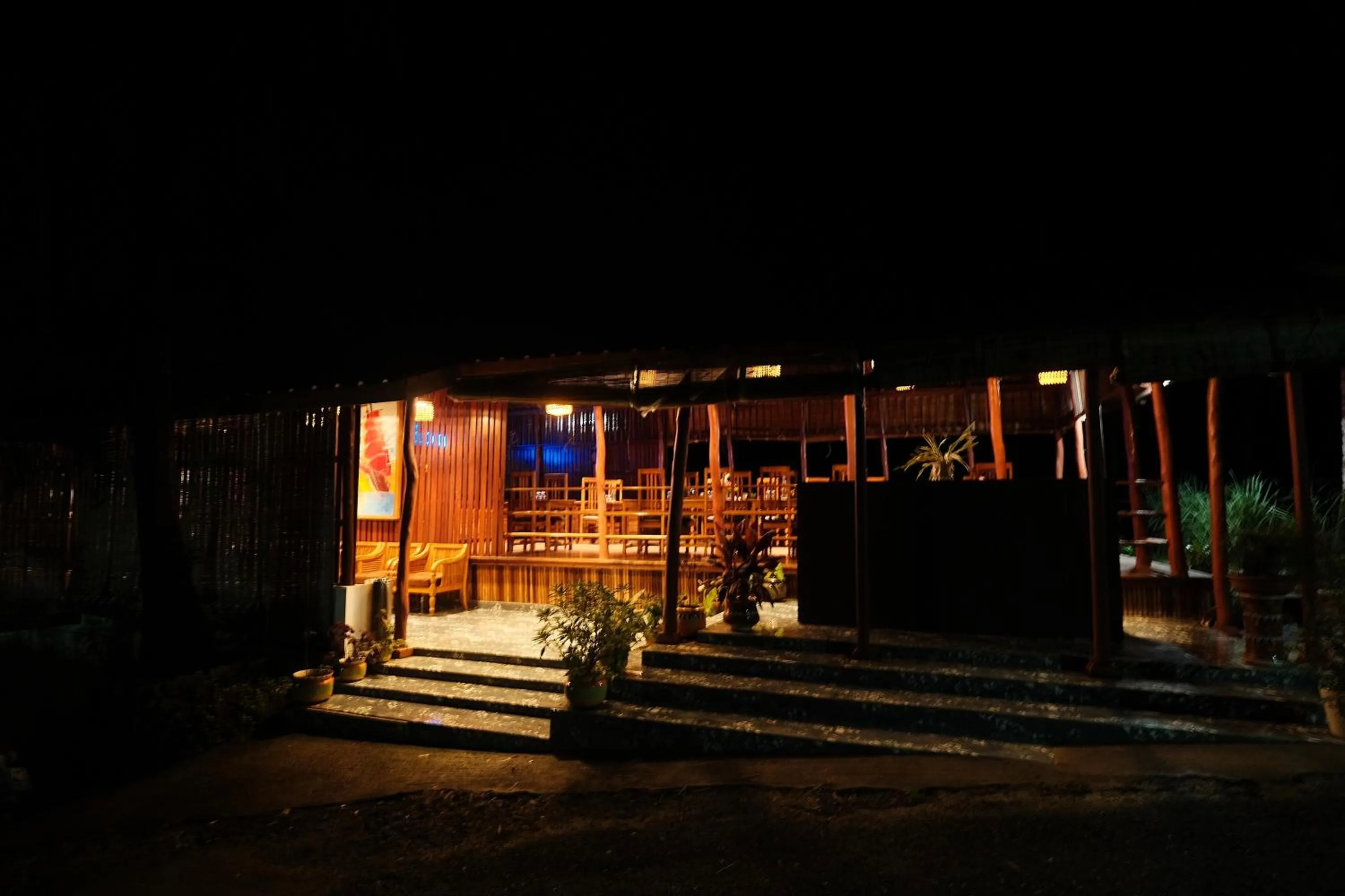 Restaurant/places to eat in Rainforest Resort