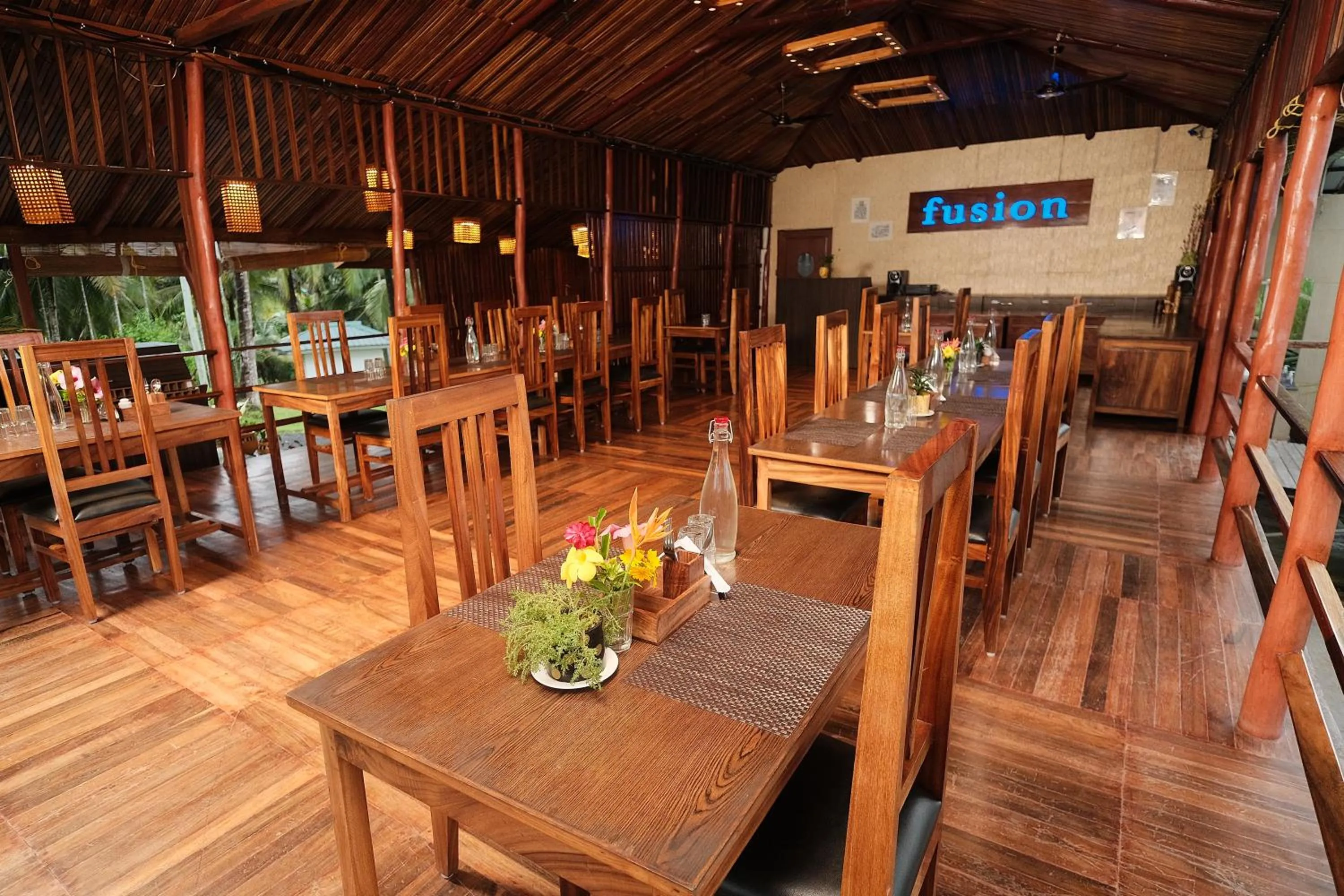 Restaurant/places to eat in Rainforest Resort