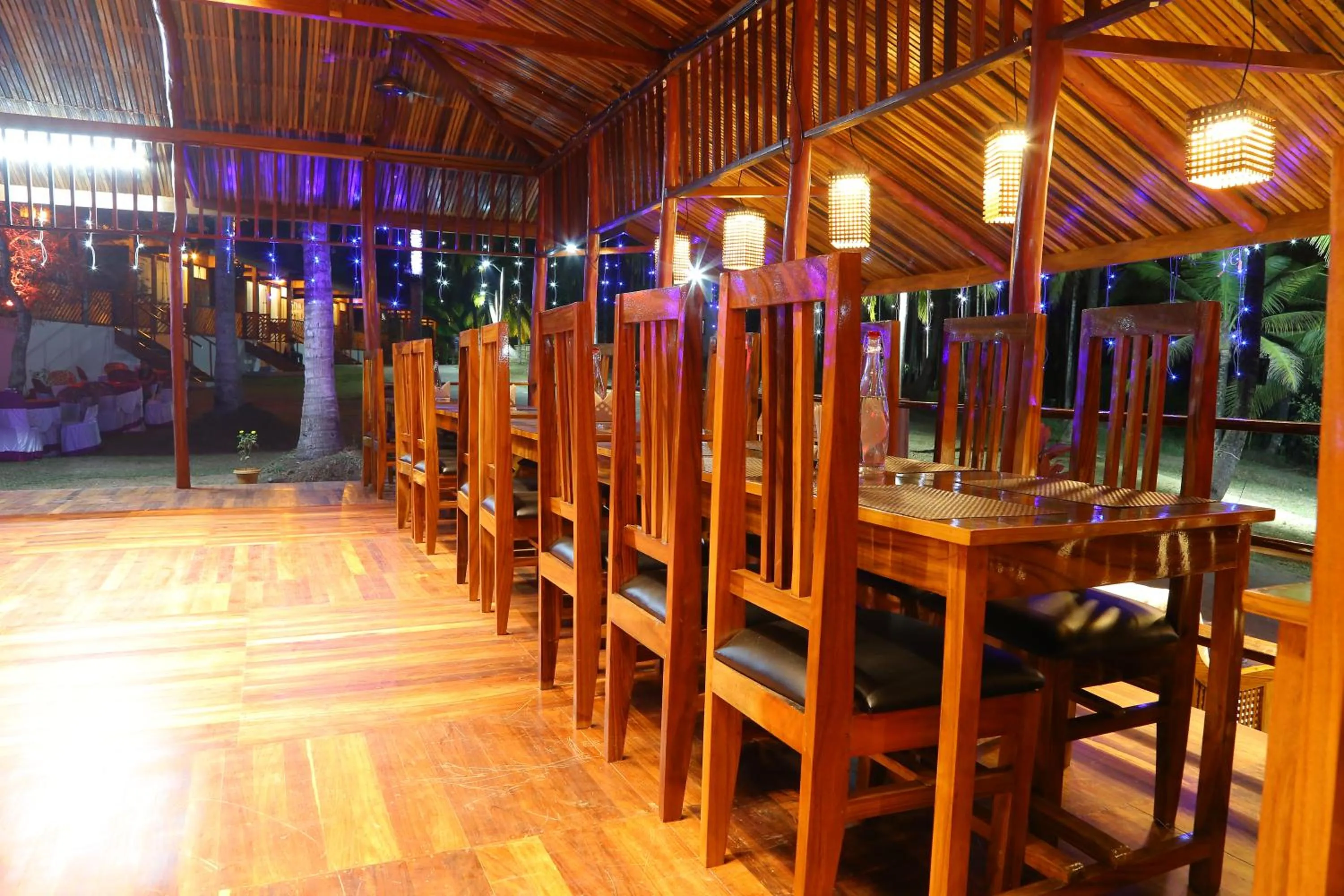 Restaurant/places to eat in Rainforest Resort