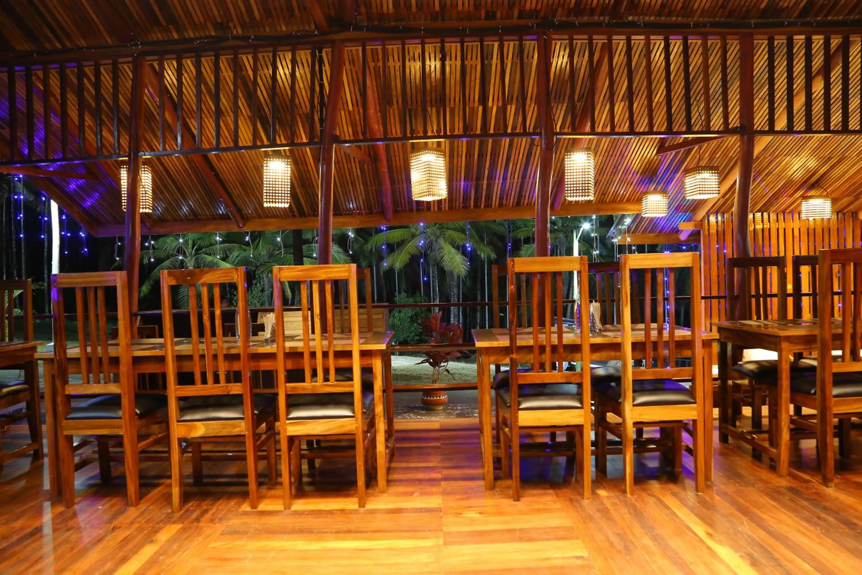 Restaurant/places to eat in Rainforest Resort