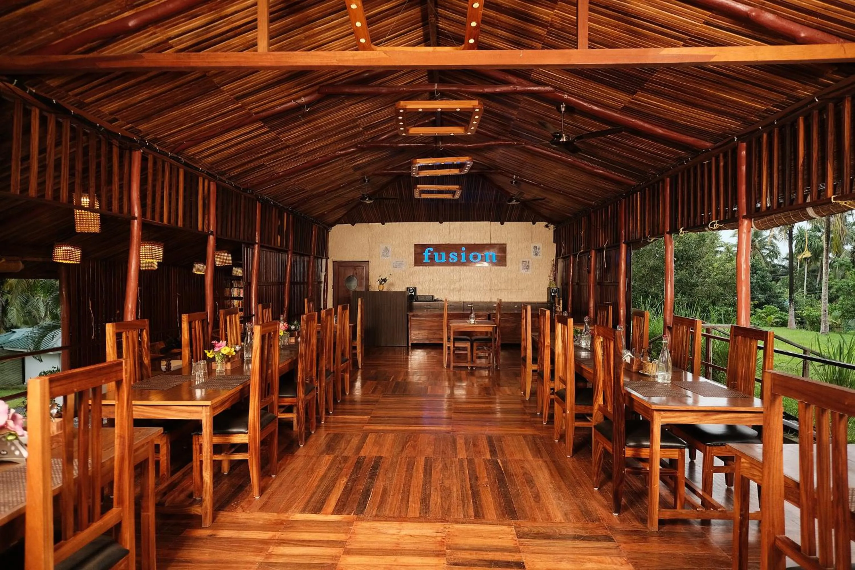 Restaurant/places to eat in Rainforest Resort