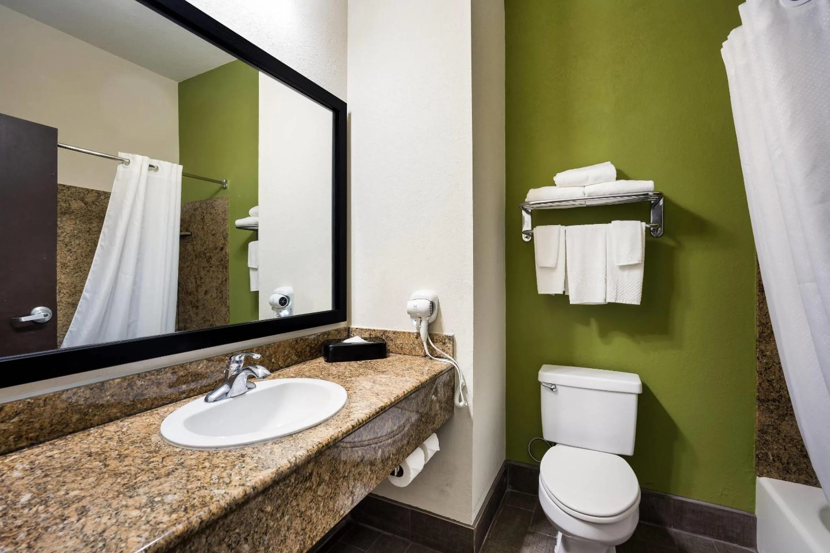 Bedroom in Sleep Inn & Suites Valdosta Mall Area