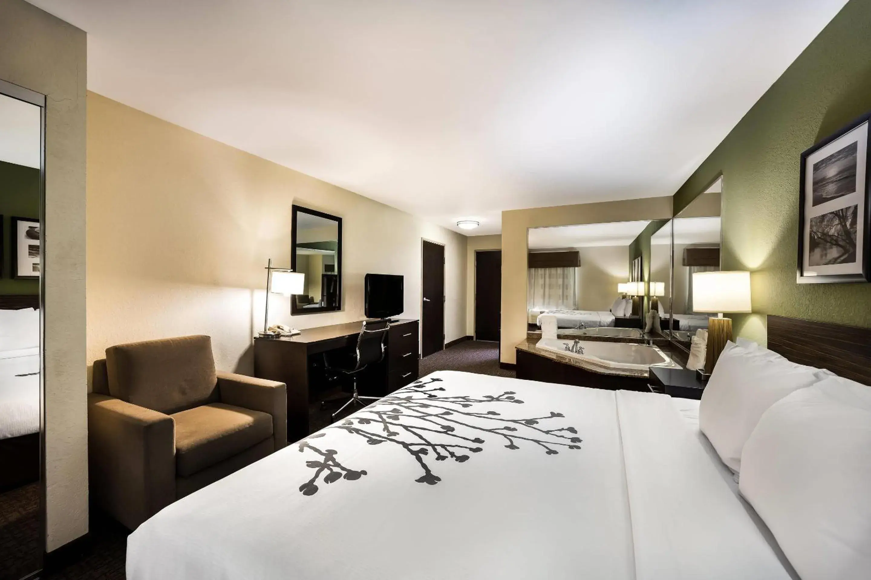 Bedroom, Bed in Sleep Inn & Suites Valdosta Mall Area Bedroom, Bed in Sleep Inn & Suites Valdosta Mall Area