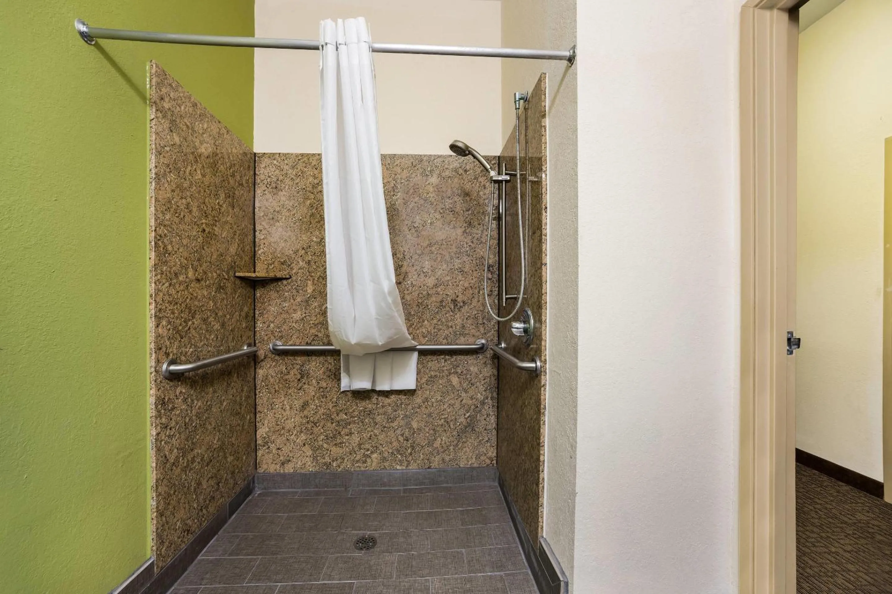 Bedroom in Sleep Inn & Suites Valdosta Mall Area