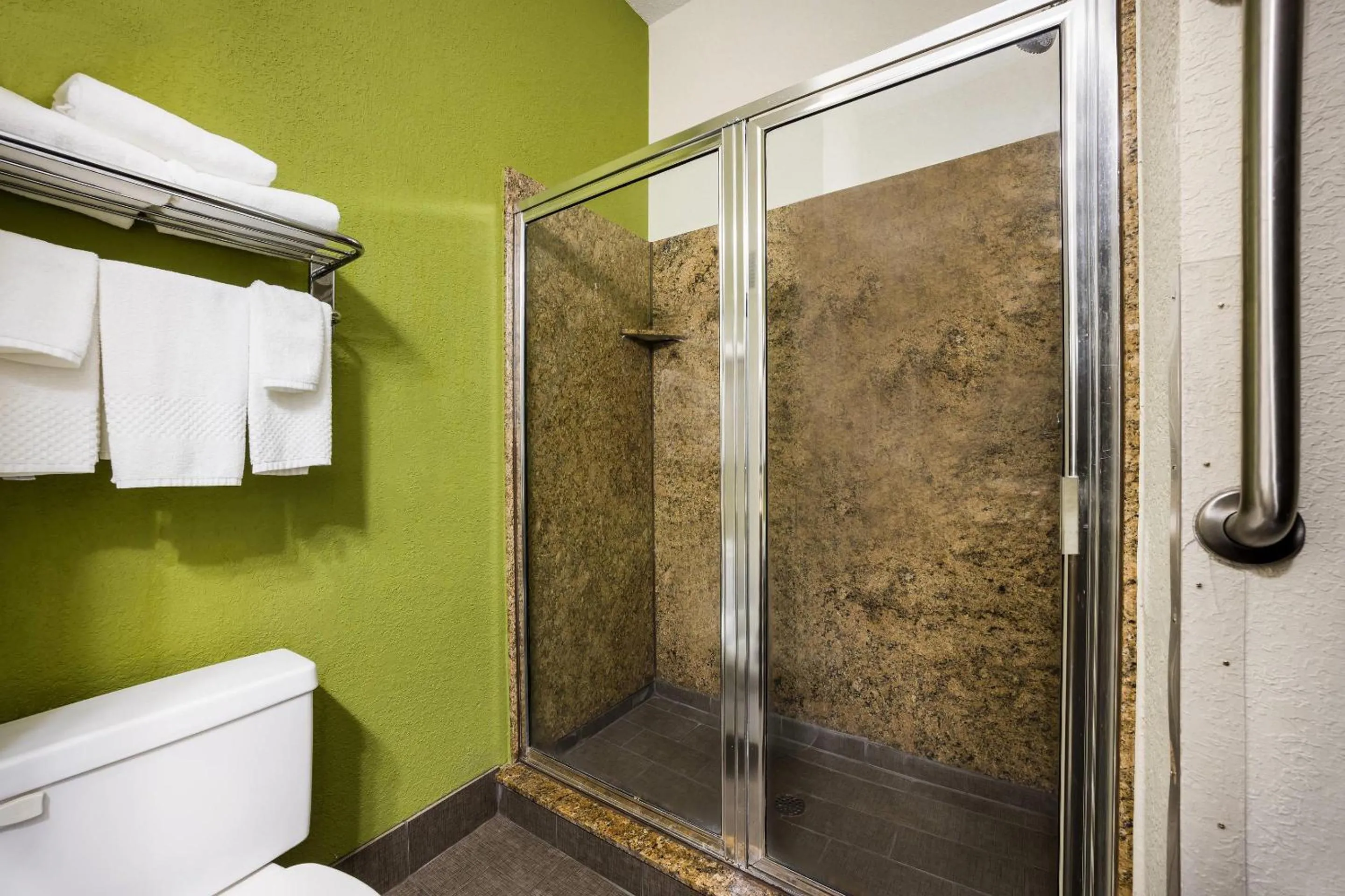 Bedroom in Sleep Inn & Suites Valdosta Mall Area