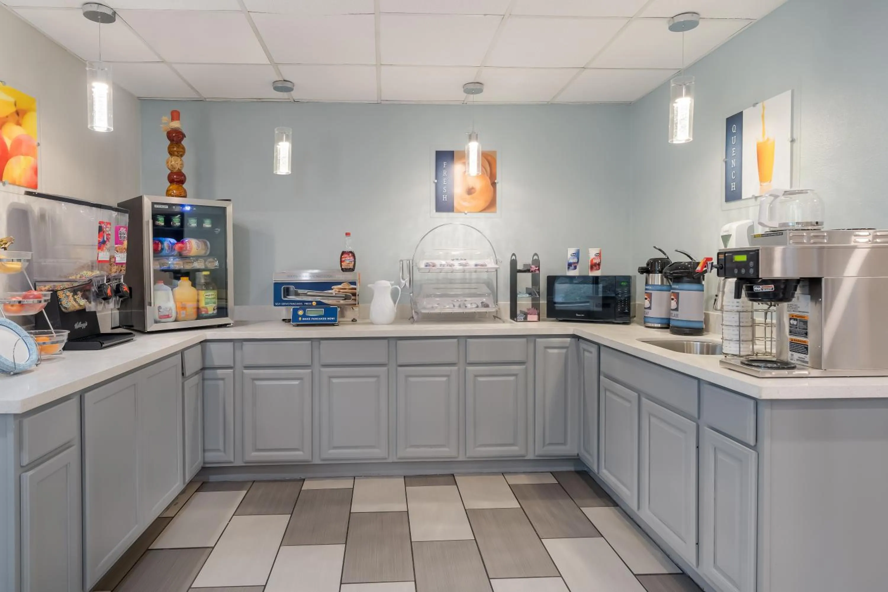 Coffee/tea facilities in SureStay Hotel by Best Western Columbus Downtown