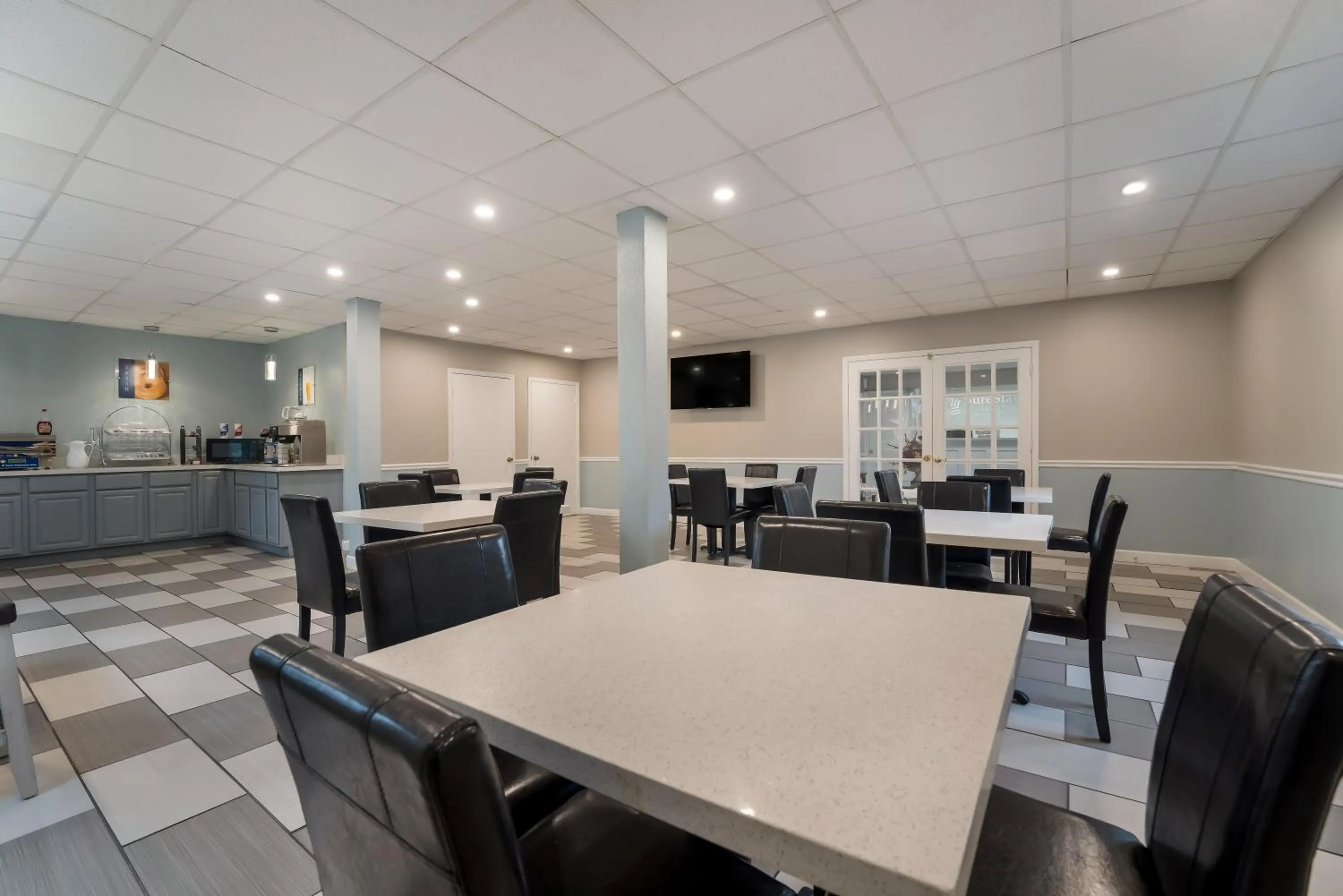 Breakfast in SureStay Hotel by Best Western Columbus Downtown