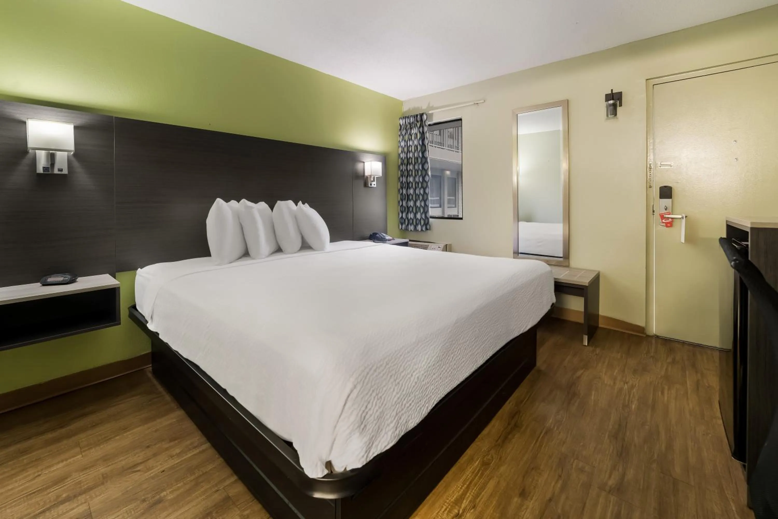 Bed in SureStay Hotel by Best Western Columbus Downtown