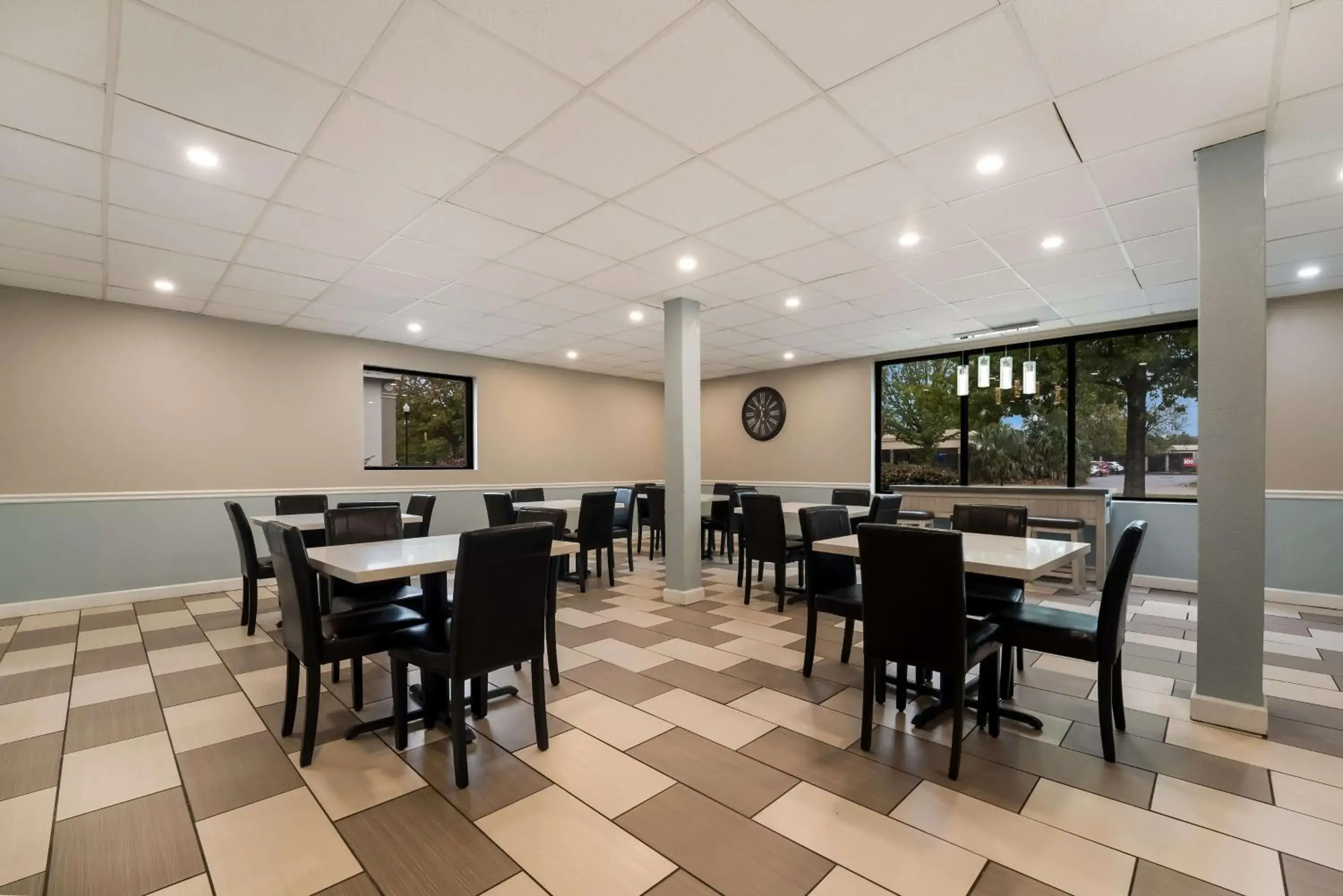 Breakfast in SureStay Hotel by Best Western Columbus Downtown Breakfast in SureStay Hotel by Best Western Columbus Downtown