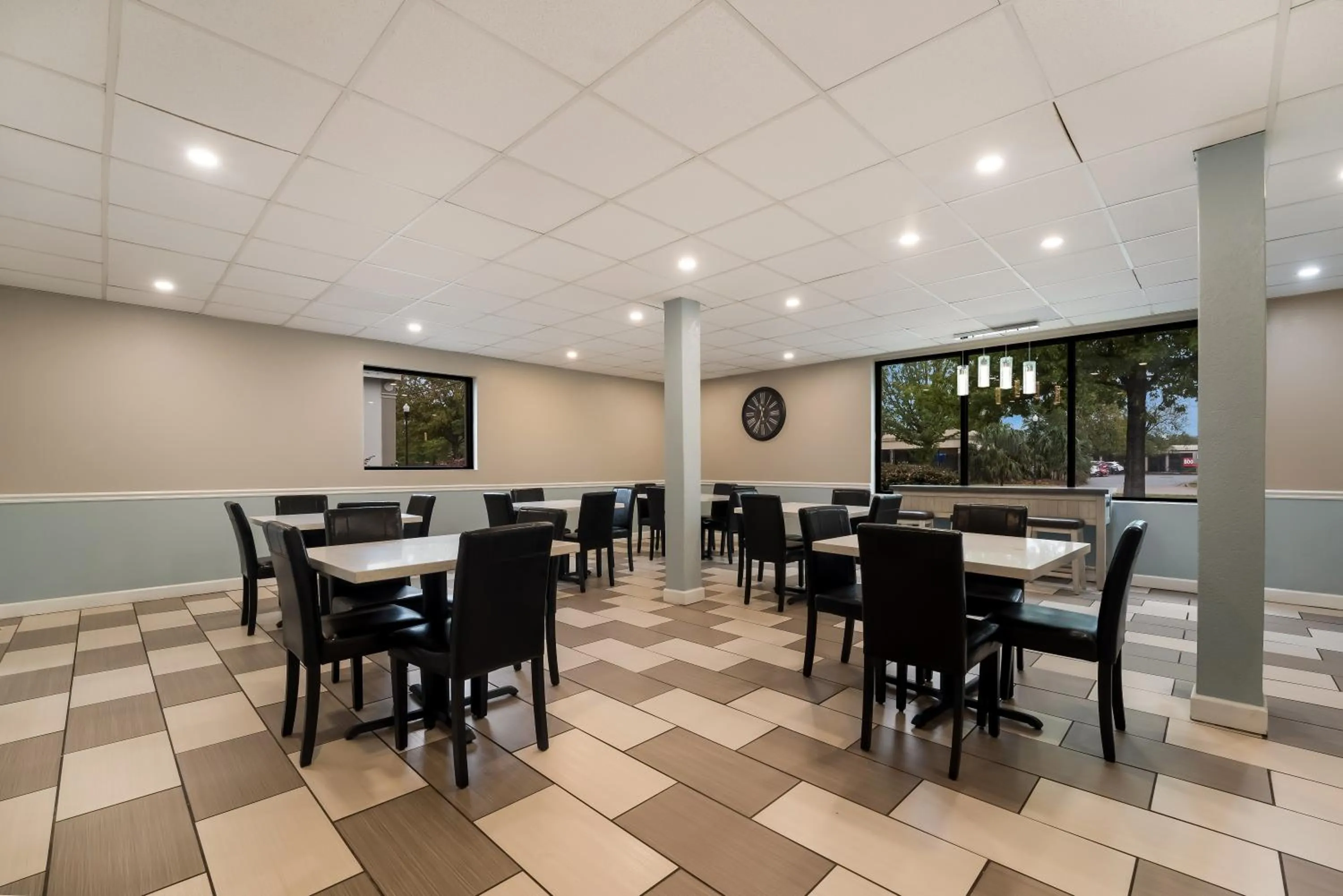 Seating area in SureStay Hotel by Best Western Columbus Downtown
