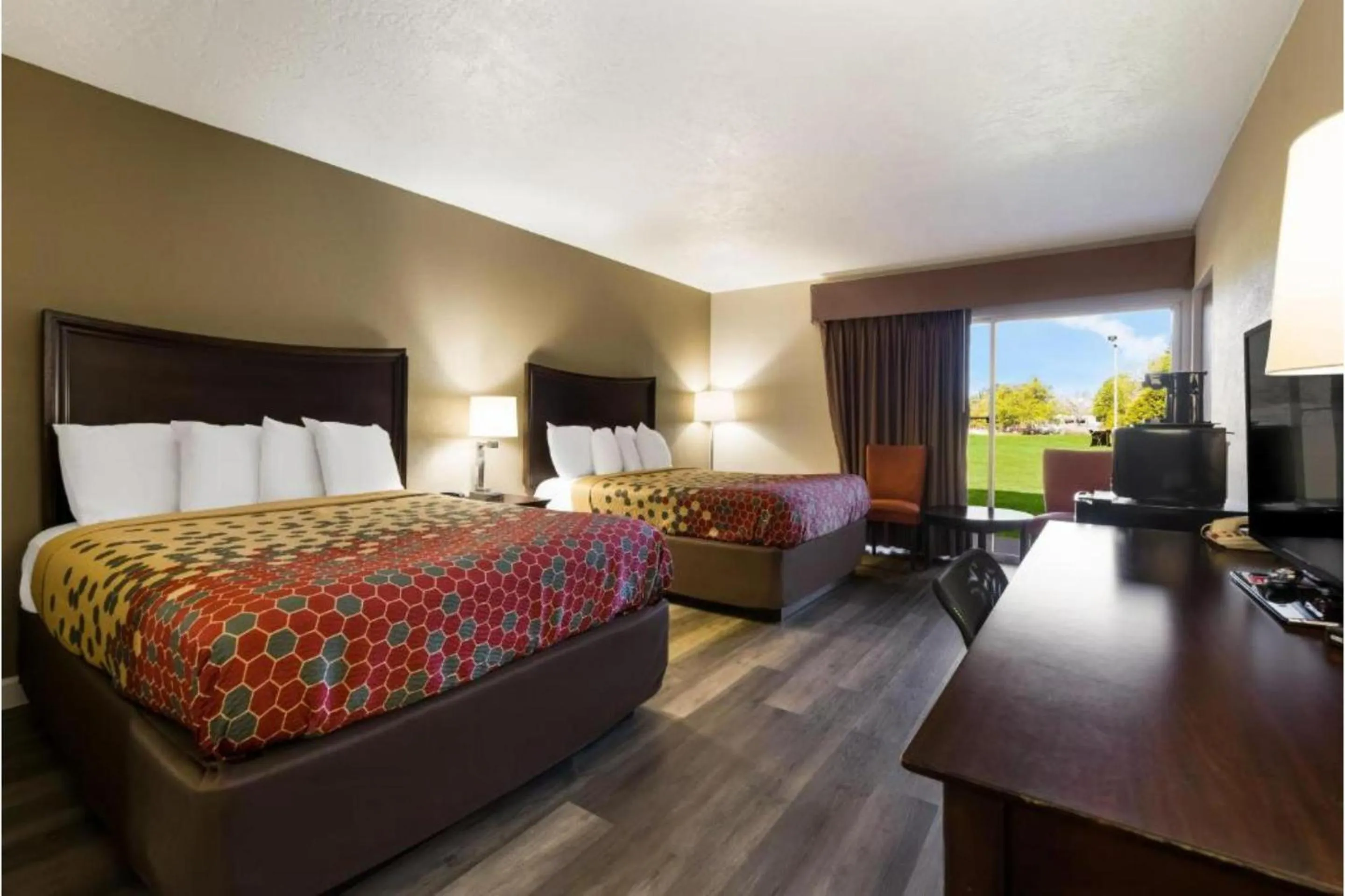 Bedroom, Bed in Perry Inn & Suites By Capital O National Fairground GA I 75