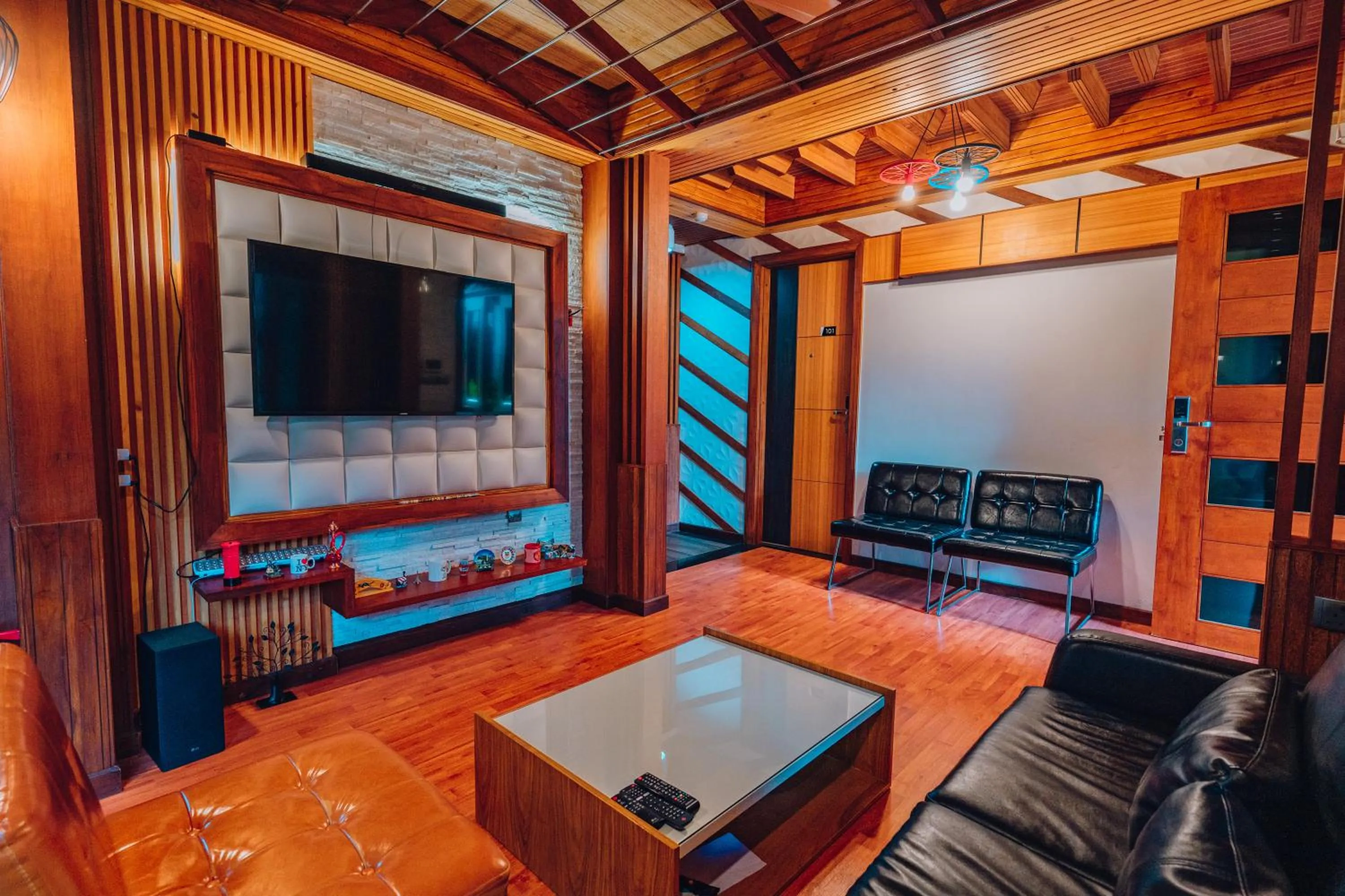 Communal lounge/ TV room in Millennium Island Residence