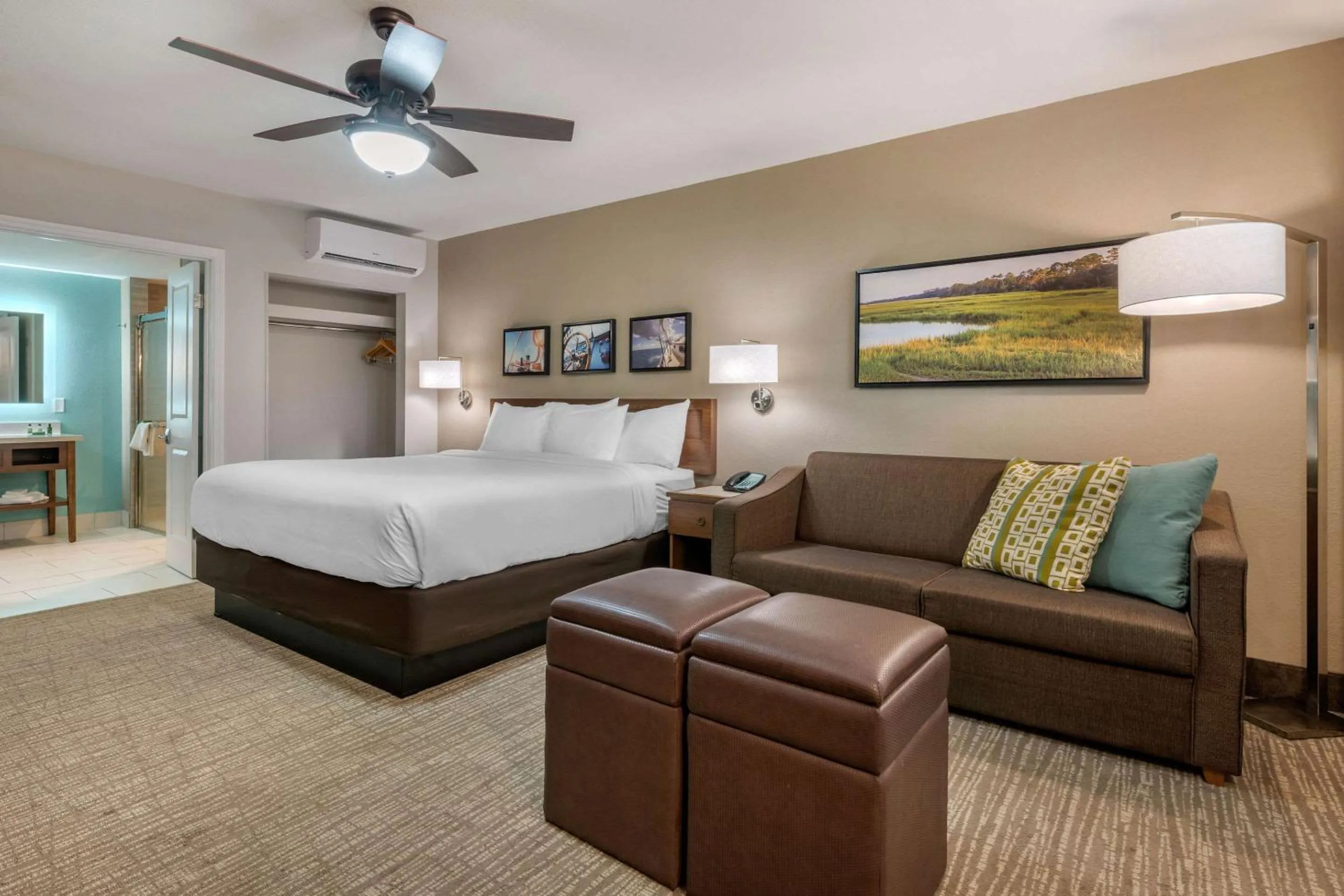 Photo of the whole room, Bed in Seafarer Inn & Suites, Ascend Hotel Collection