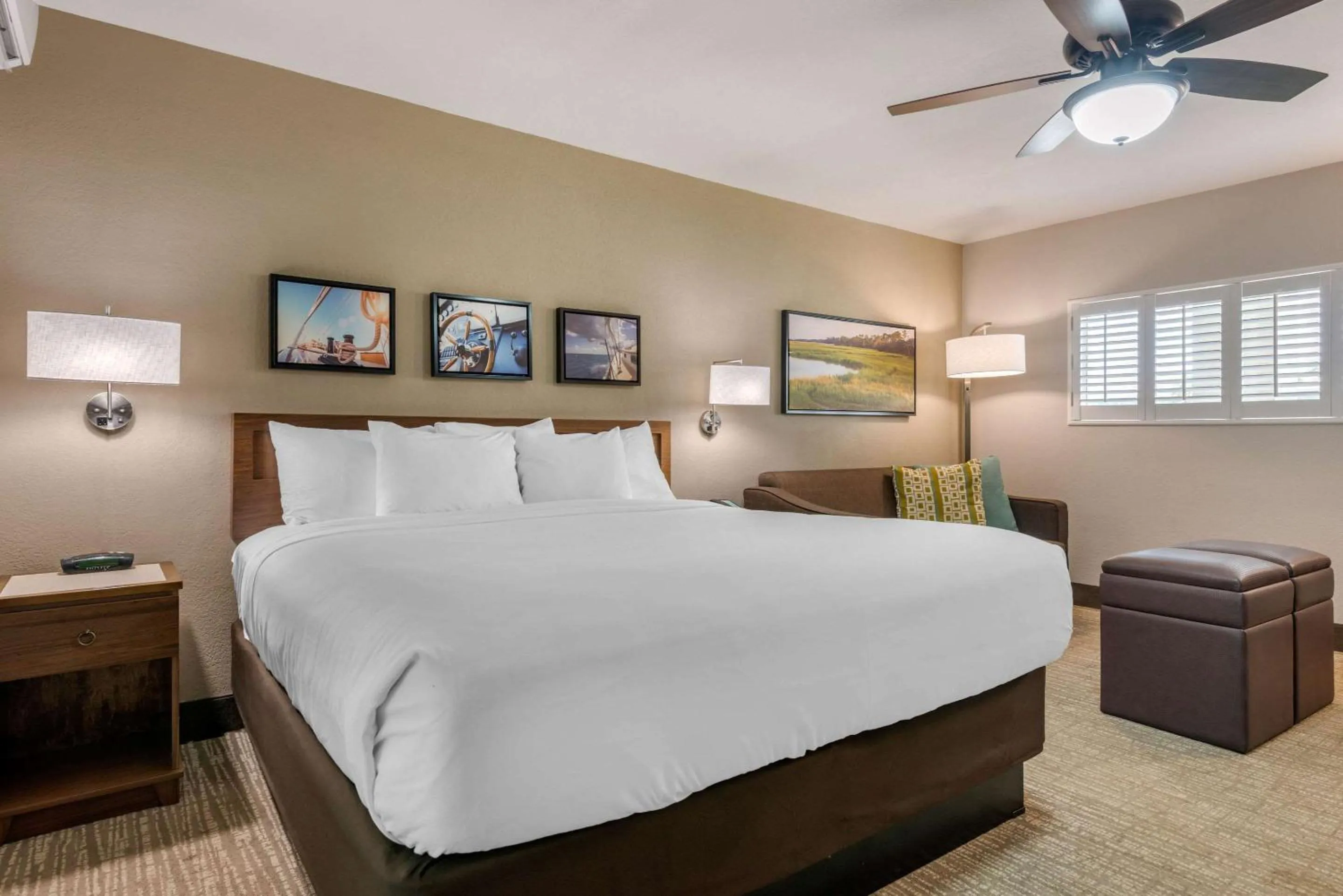 Bedroom, Bed in Seafarer Inn & Suites, Ascend Hotel Collection