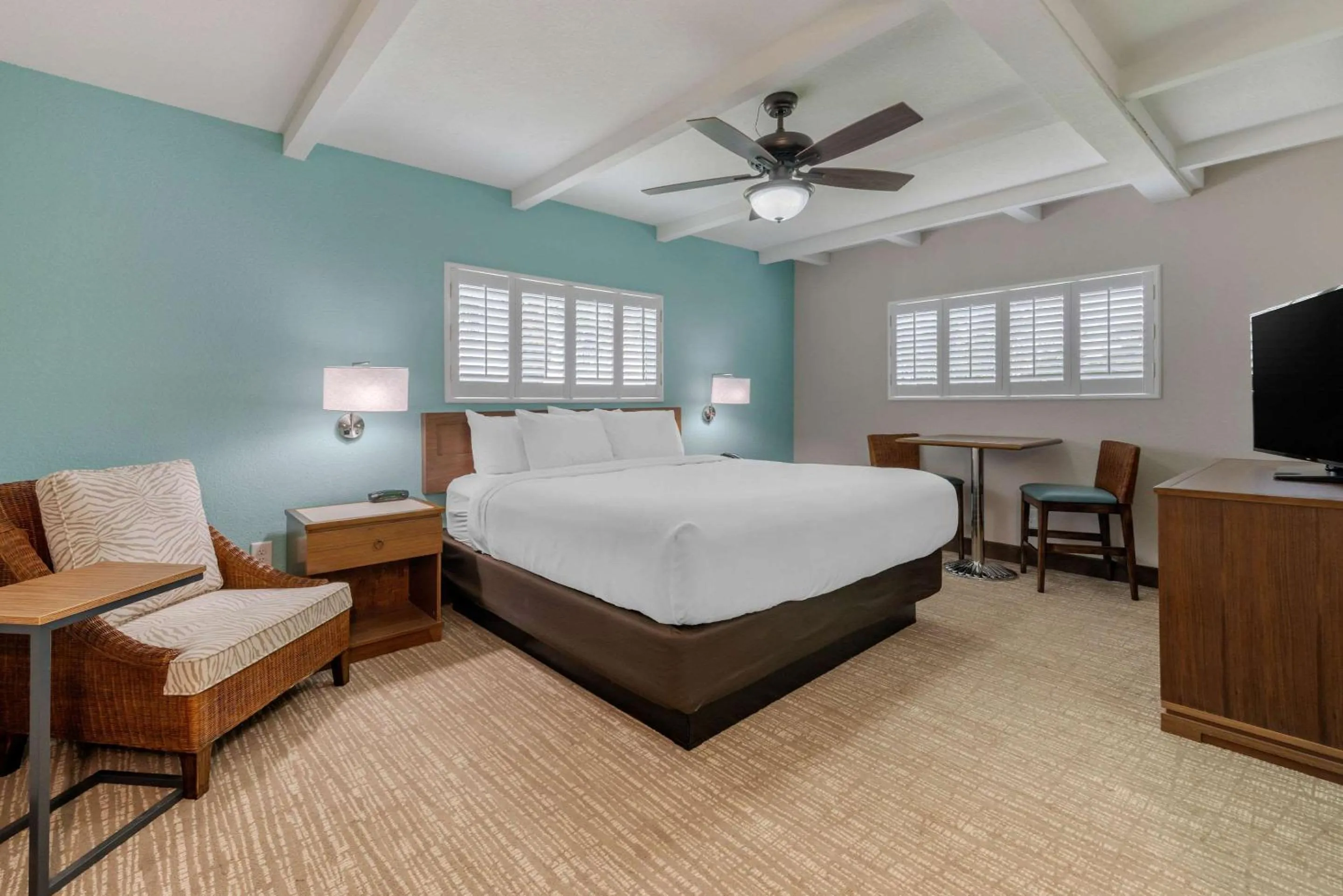 Bedroom, Bed in Seafarer Inn & Suites, Ascend Hotel Collection