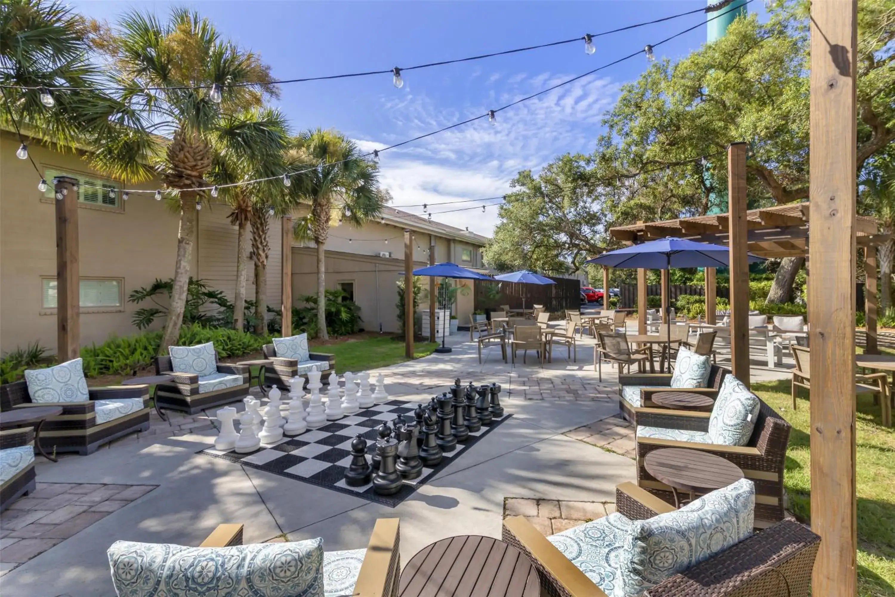 Property building in Best Western Plus Jekyll Island Property building in Best Western Plus Jekyll Island