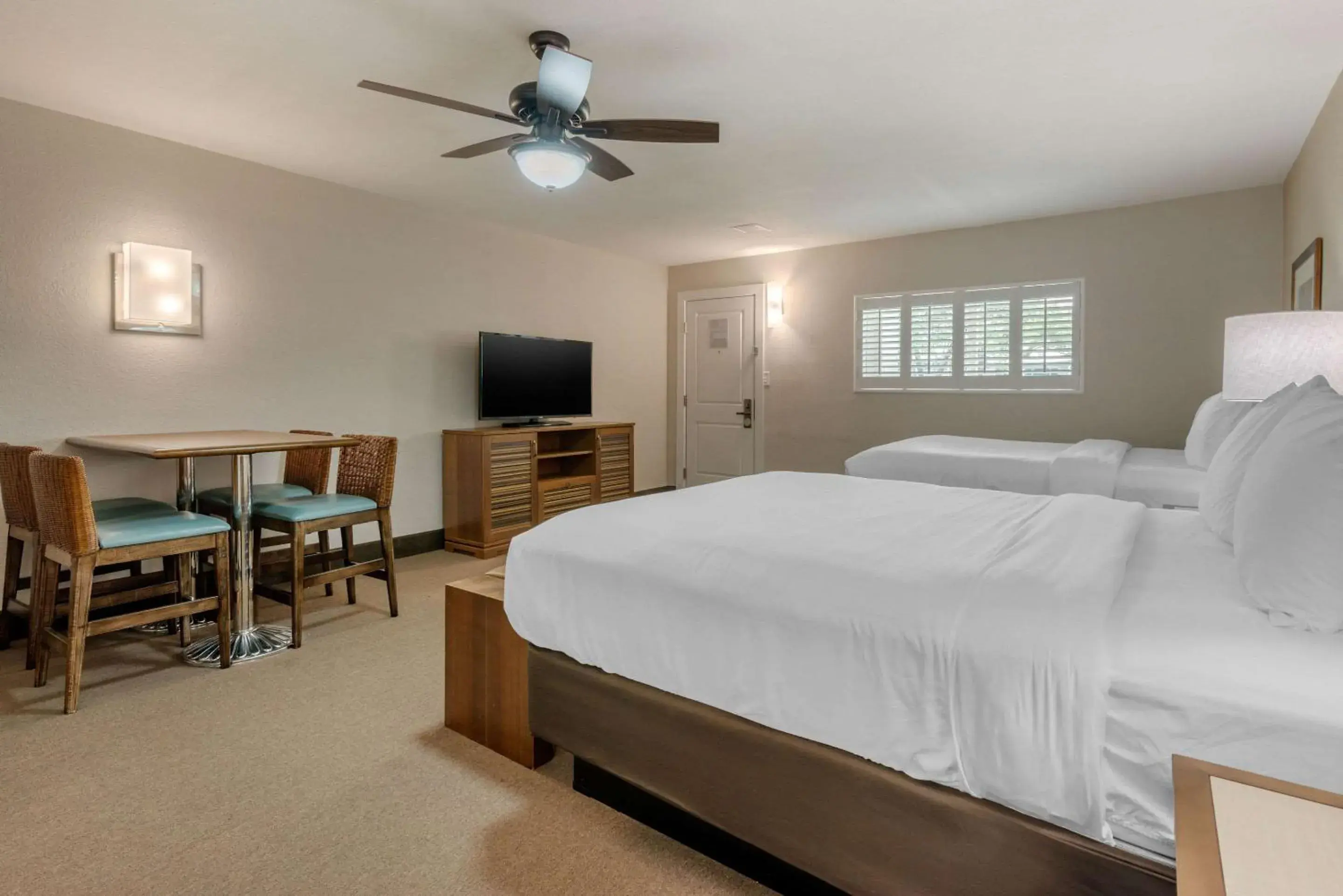 Bedroom, Bed in Seafarer Inn & Suites, Ascend Hotel Collection Bedroom, Bed in Seafarer Inn & Suites, Ascend Hotel Collection