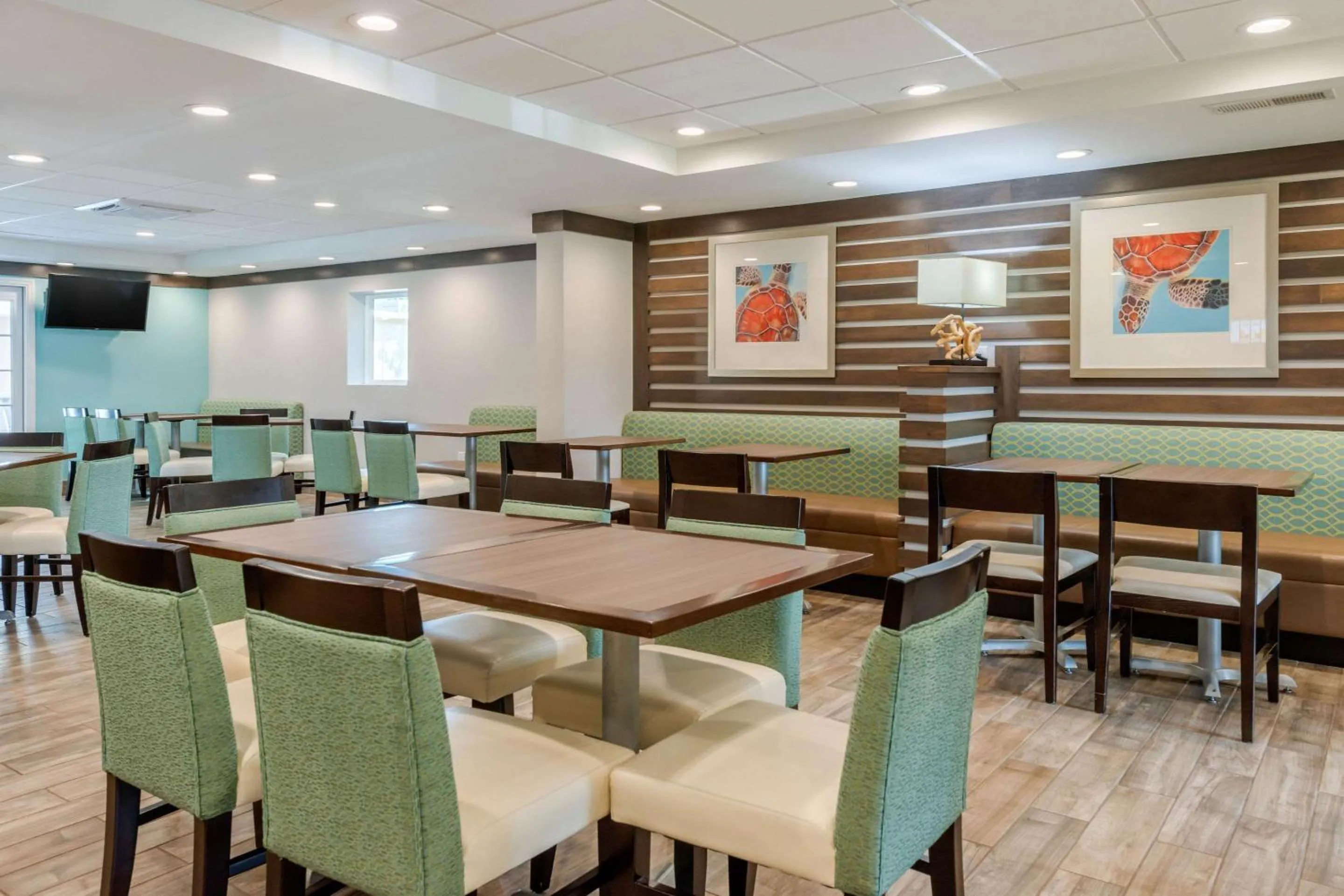 Restaurant/places to eat in Seafarer Inn & Suites, Ascend Hotel Collection