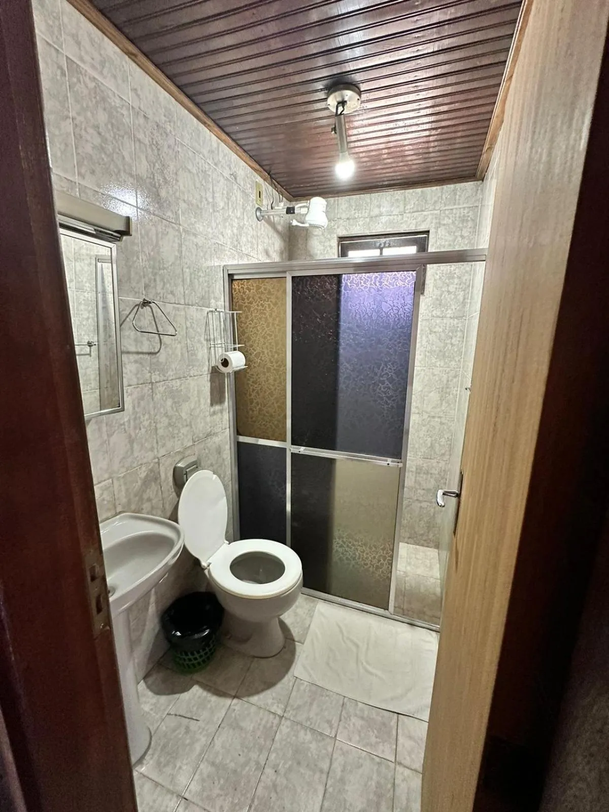 Bathroom in Hotel Halloween Inn Penedo