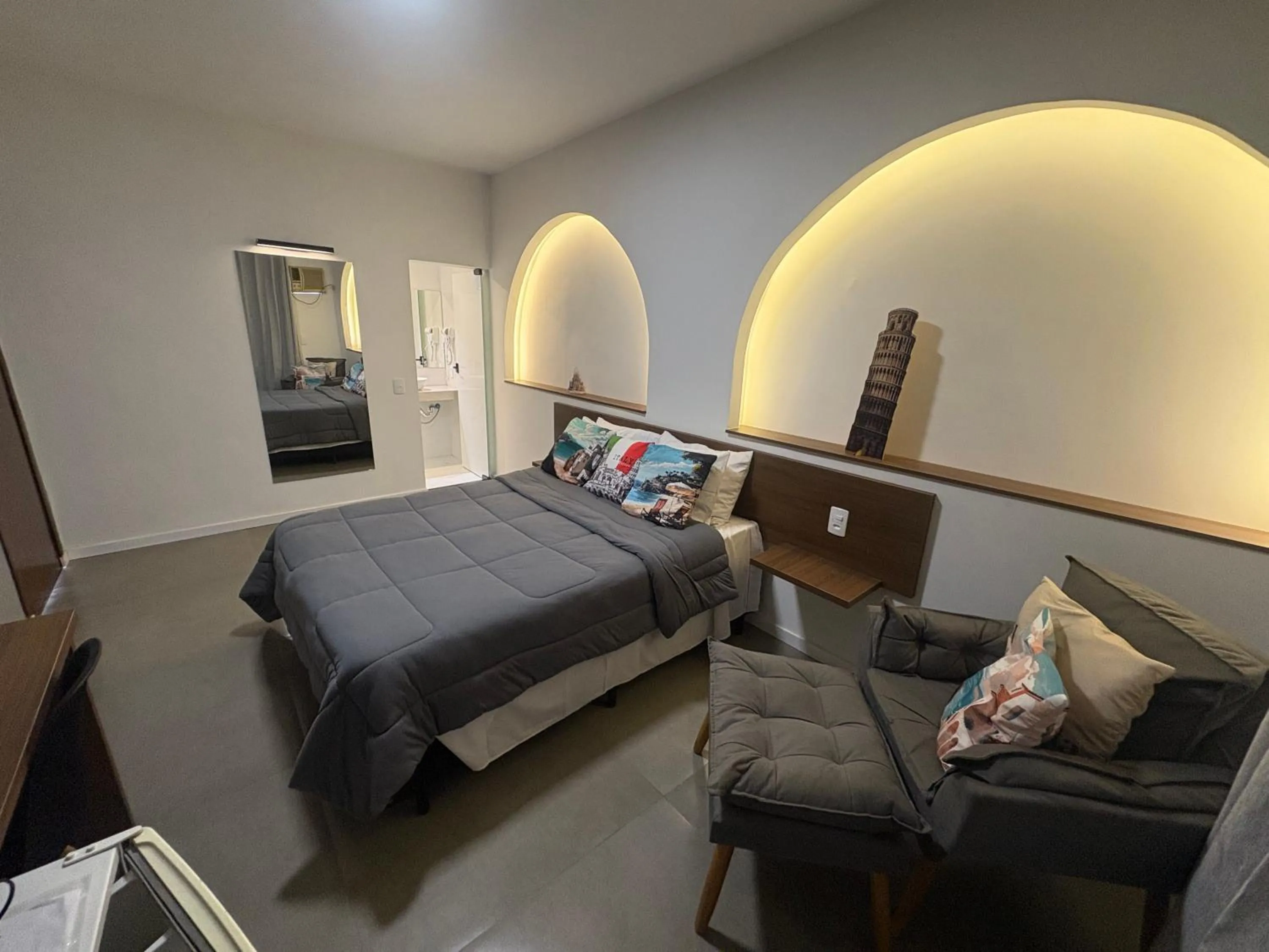 Photo of the whole room, Bed in Hotel Halloween Inn Penedo
