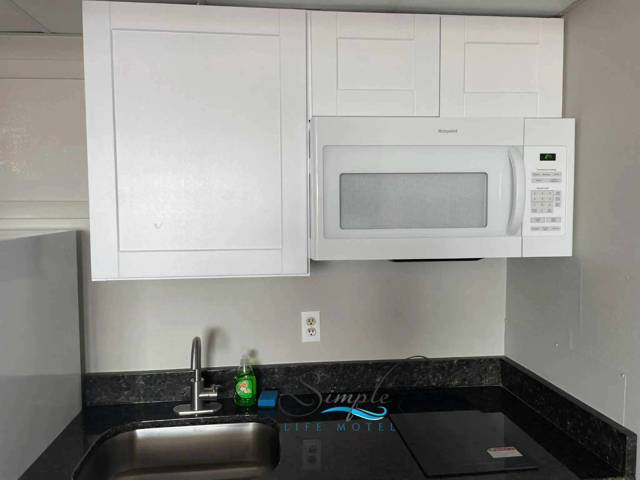 Kitchen or kitchenette in Simple Life Motel