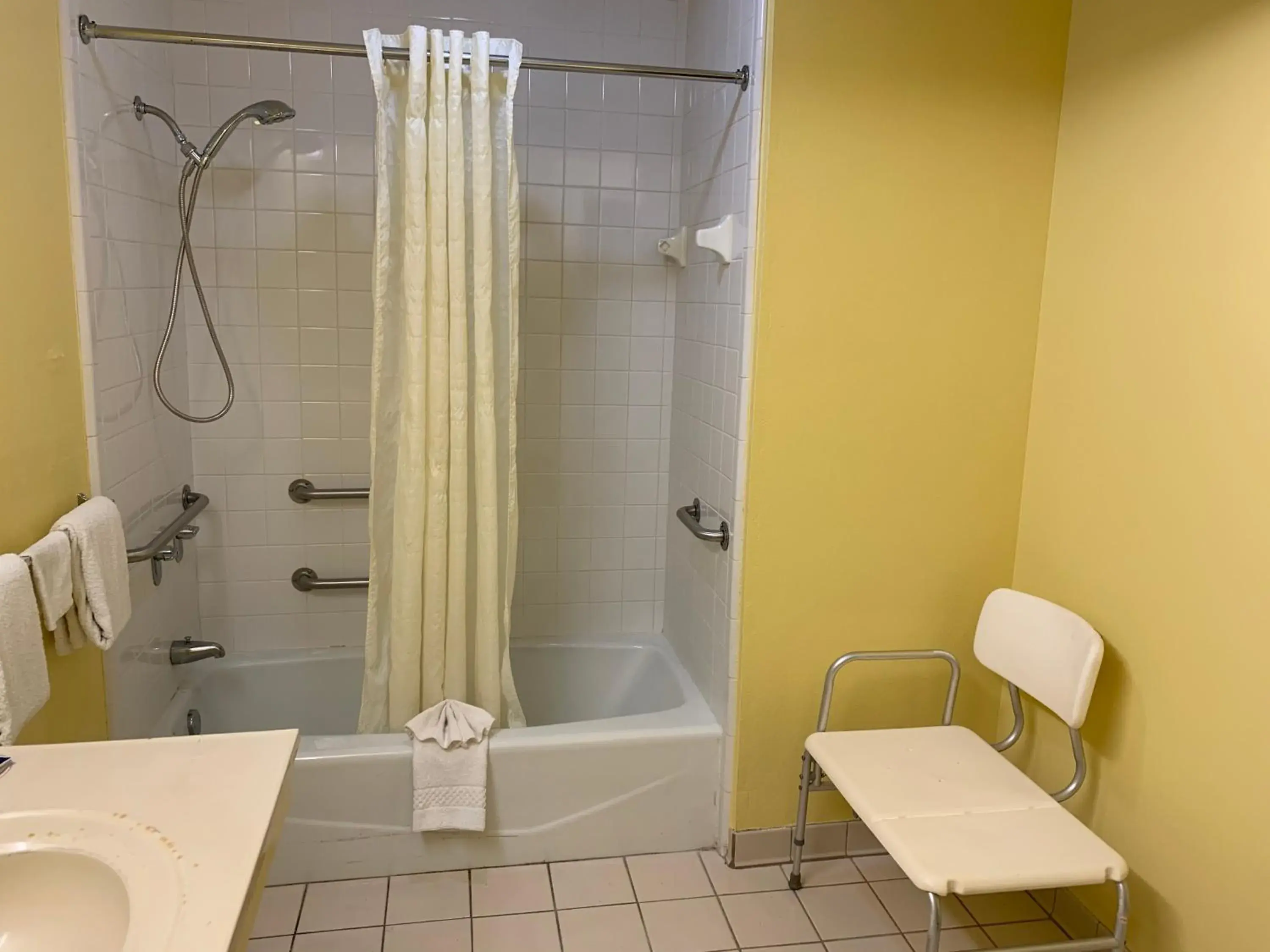 Single Room - single occupancy - Disability Access in Relax Inn & Suites Single Room - single occupancy - Disability Access in Relax Inn & Suites