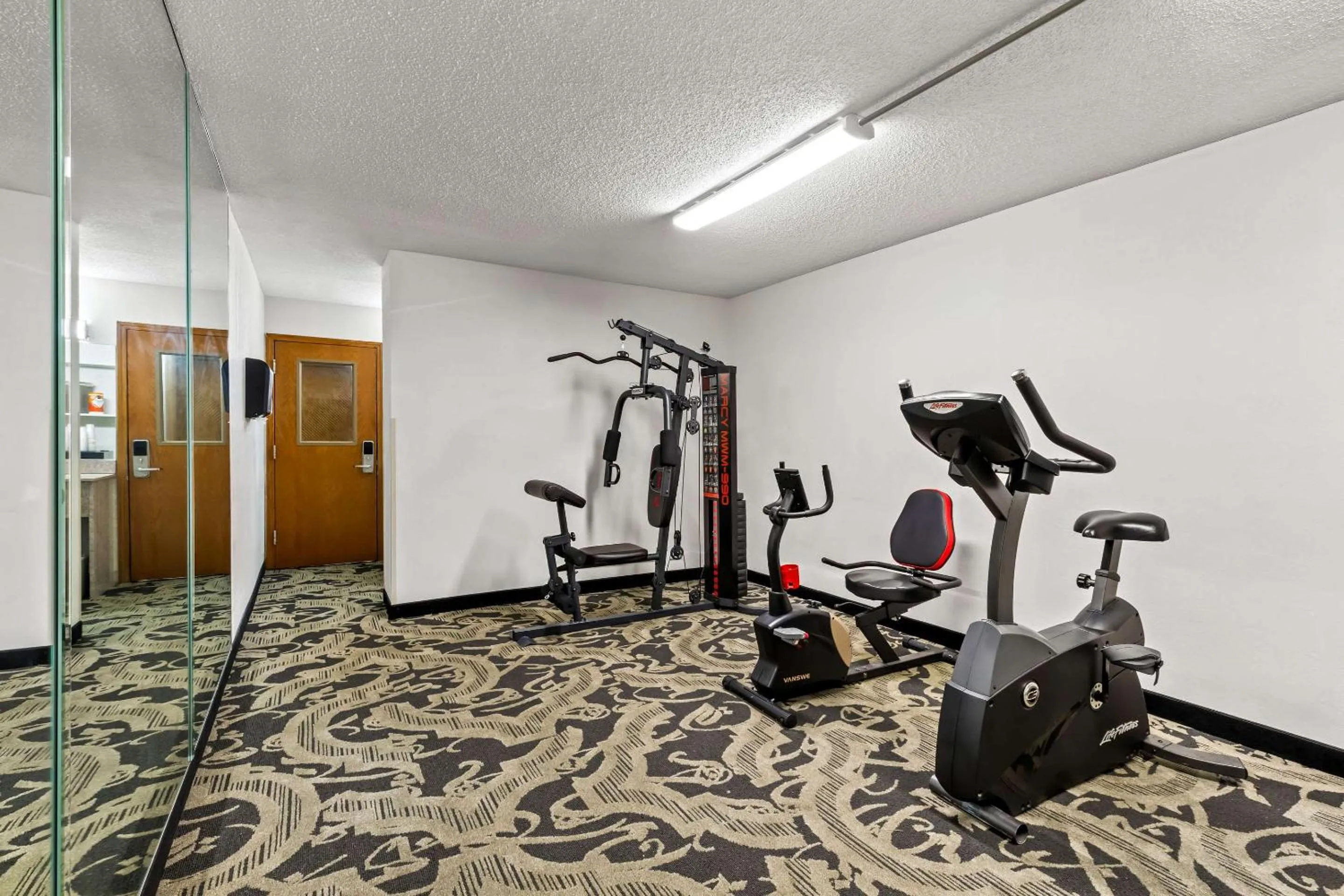 Fitness centre/facilities in Quality Inn Marietta near Dobbins ARB