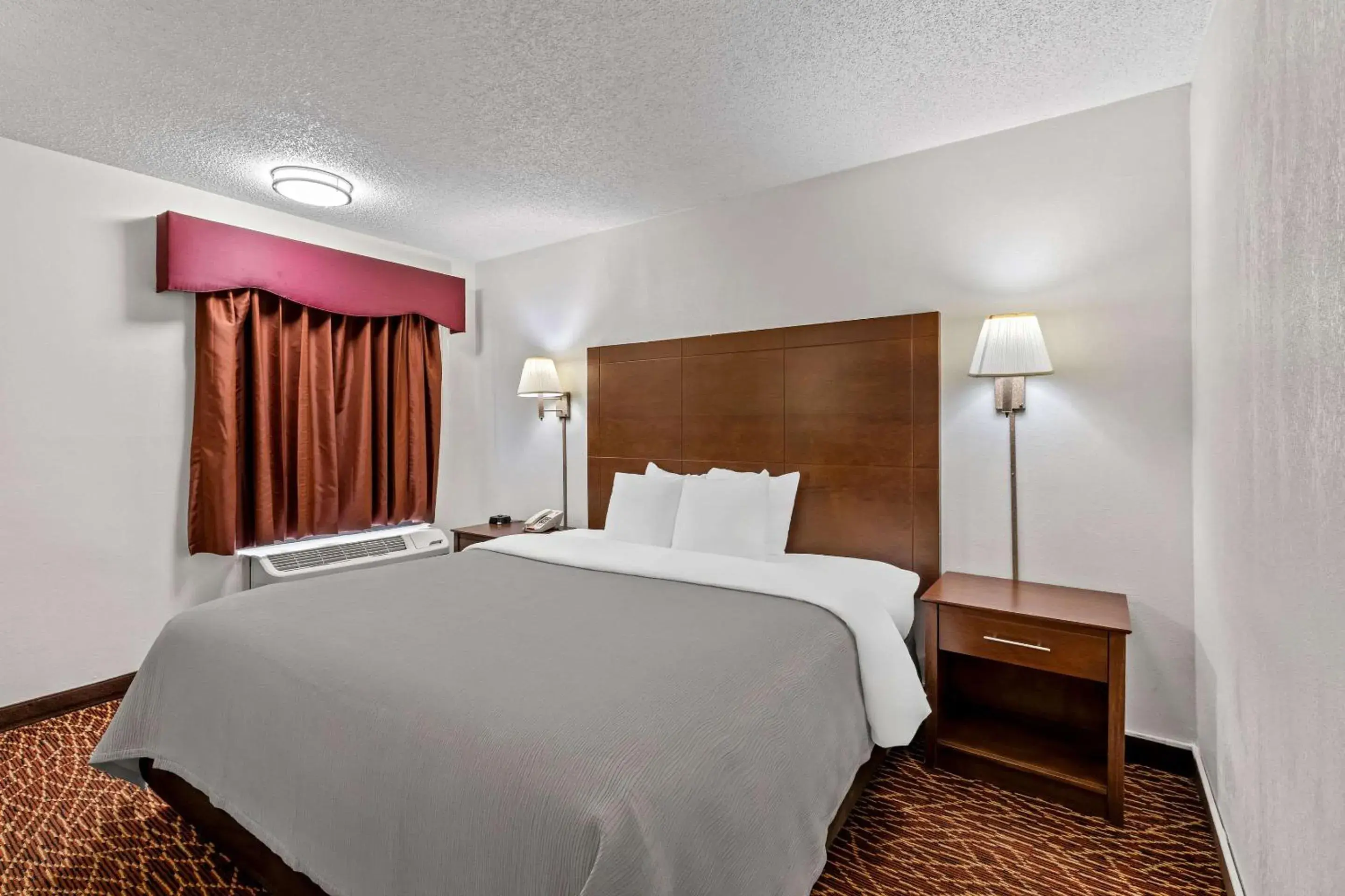 Bedroom, Bed in Quality Inn Marietta near Dobbins ARB Bedroom, Bed in Quality Inn Marietta near Dobbins ARB