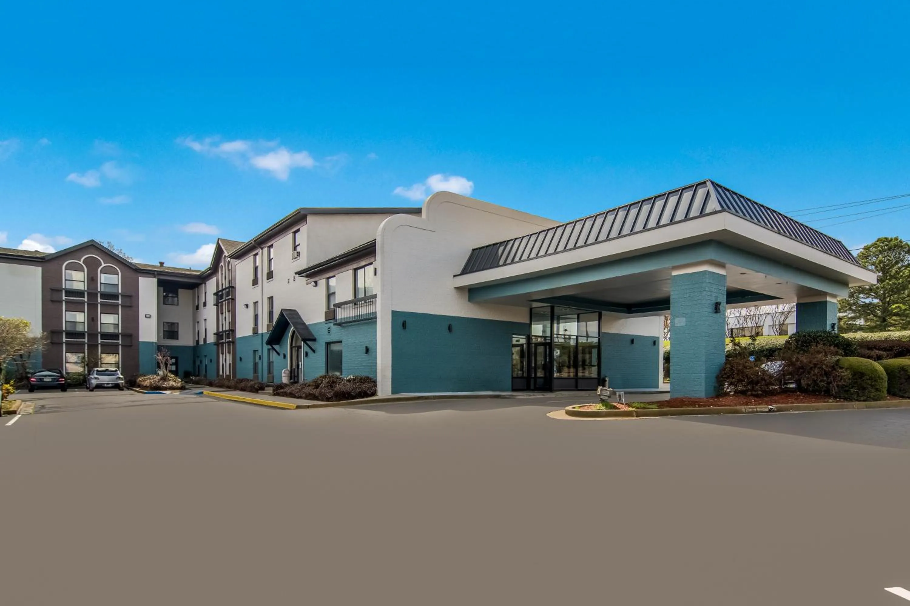 Property building in Quality Inn Marietta near Dobbins ARB