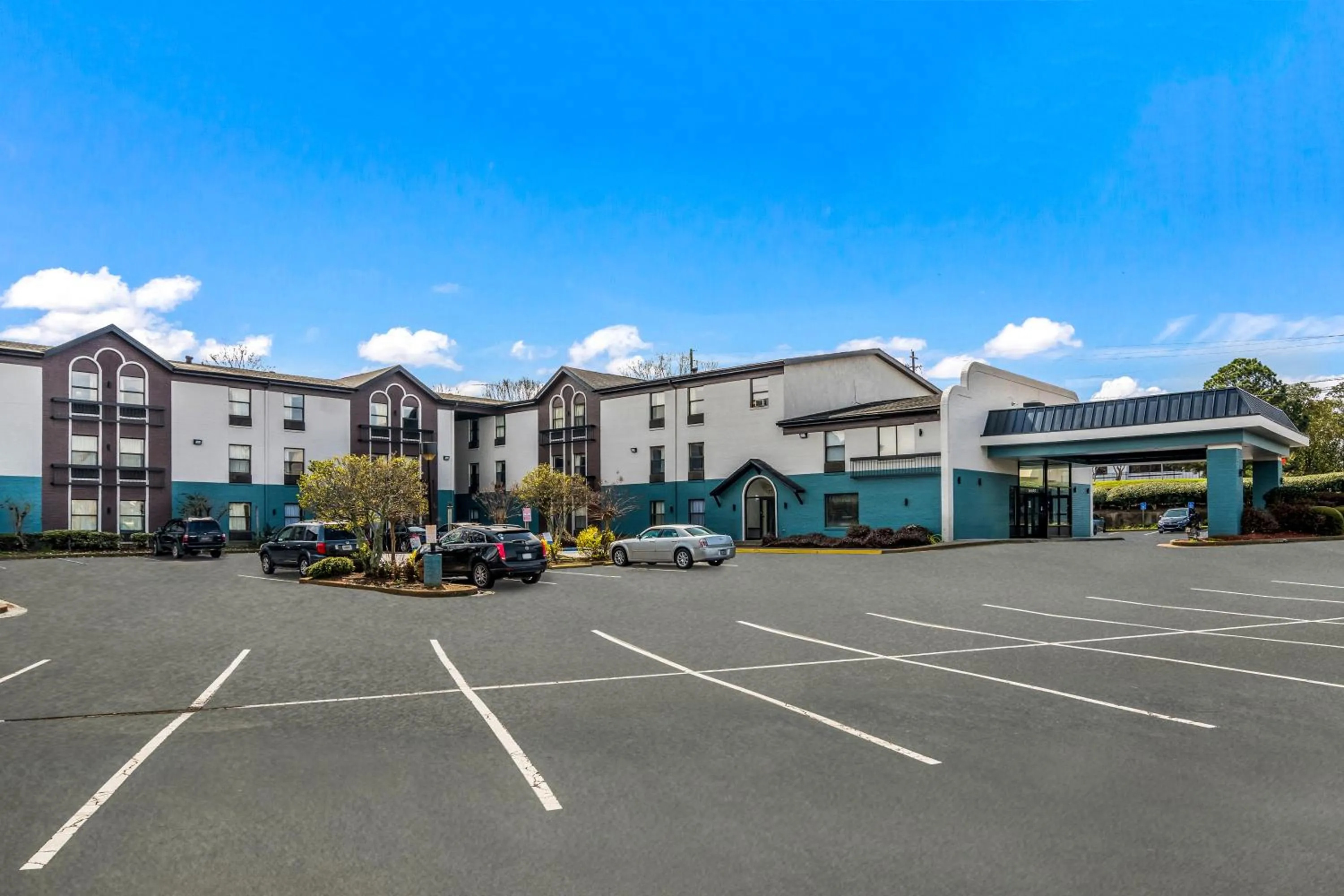 Property building in Quality Inn Marietta near Dobbins ARB