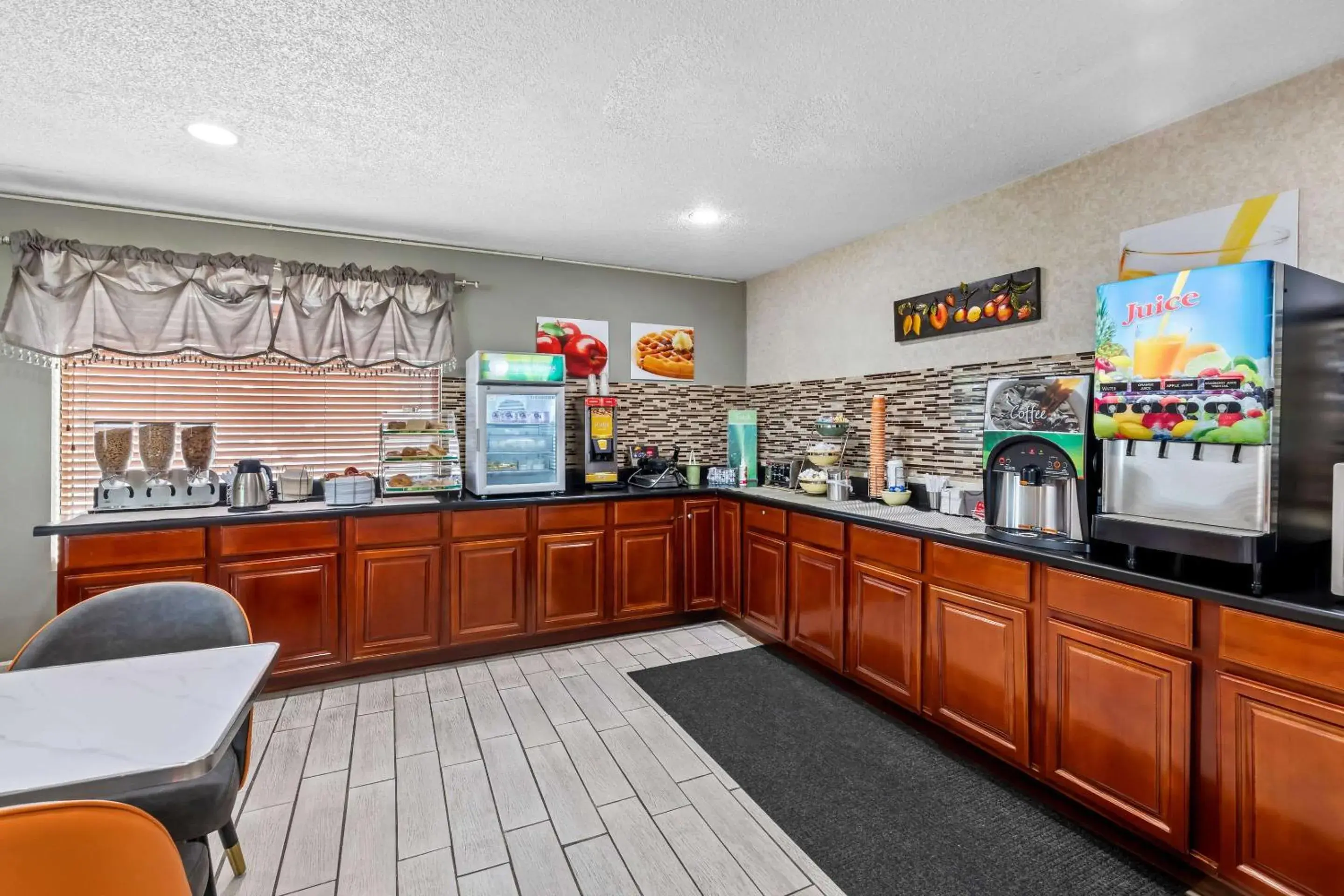 Breakfast in Quality Inn Marietta near Dobbins ARB Breakfast in Quality Inn Marietta near Dobbins ARB