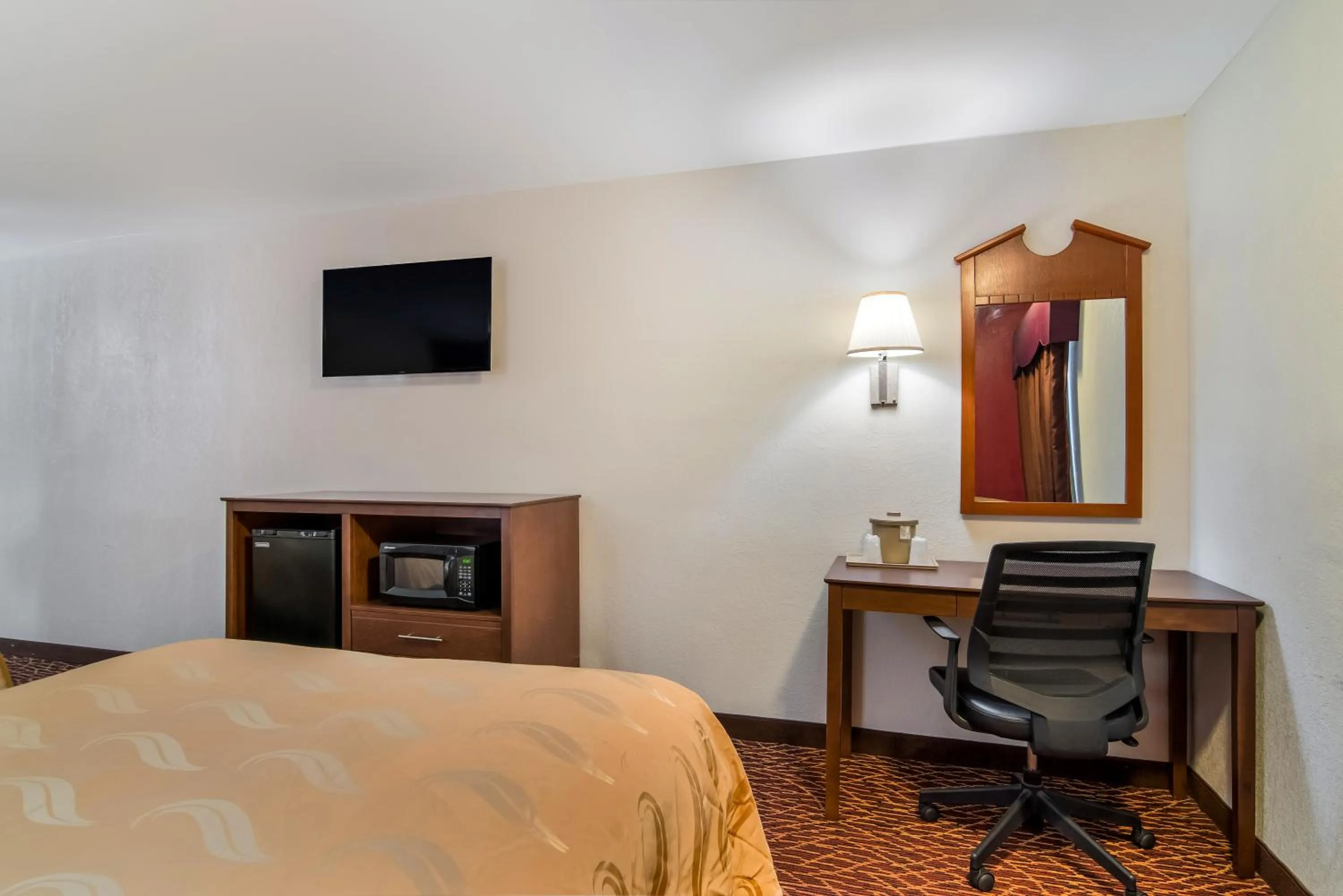 Bedroom, Bed in Quality Inn Marietta near Dobbins ARB