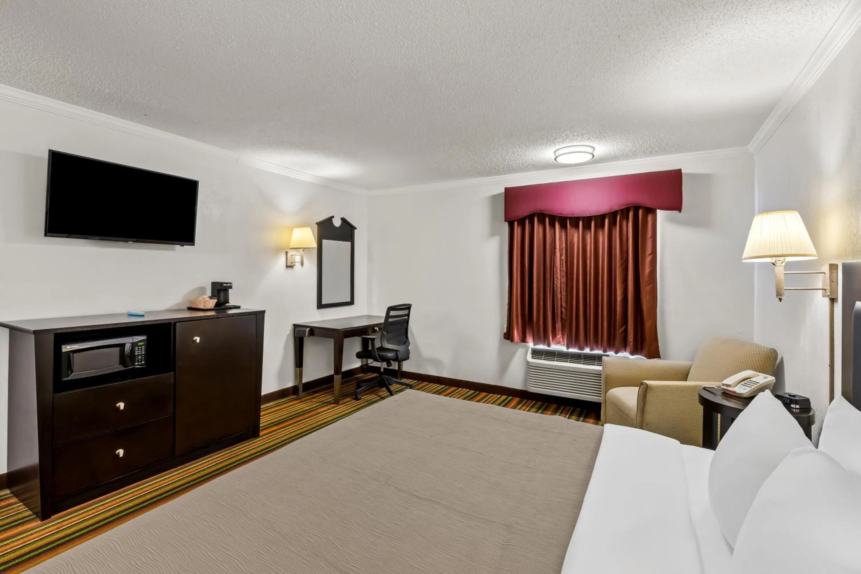 Bedroom, Bed in Quality Inn Marietta near Dobbins ARB