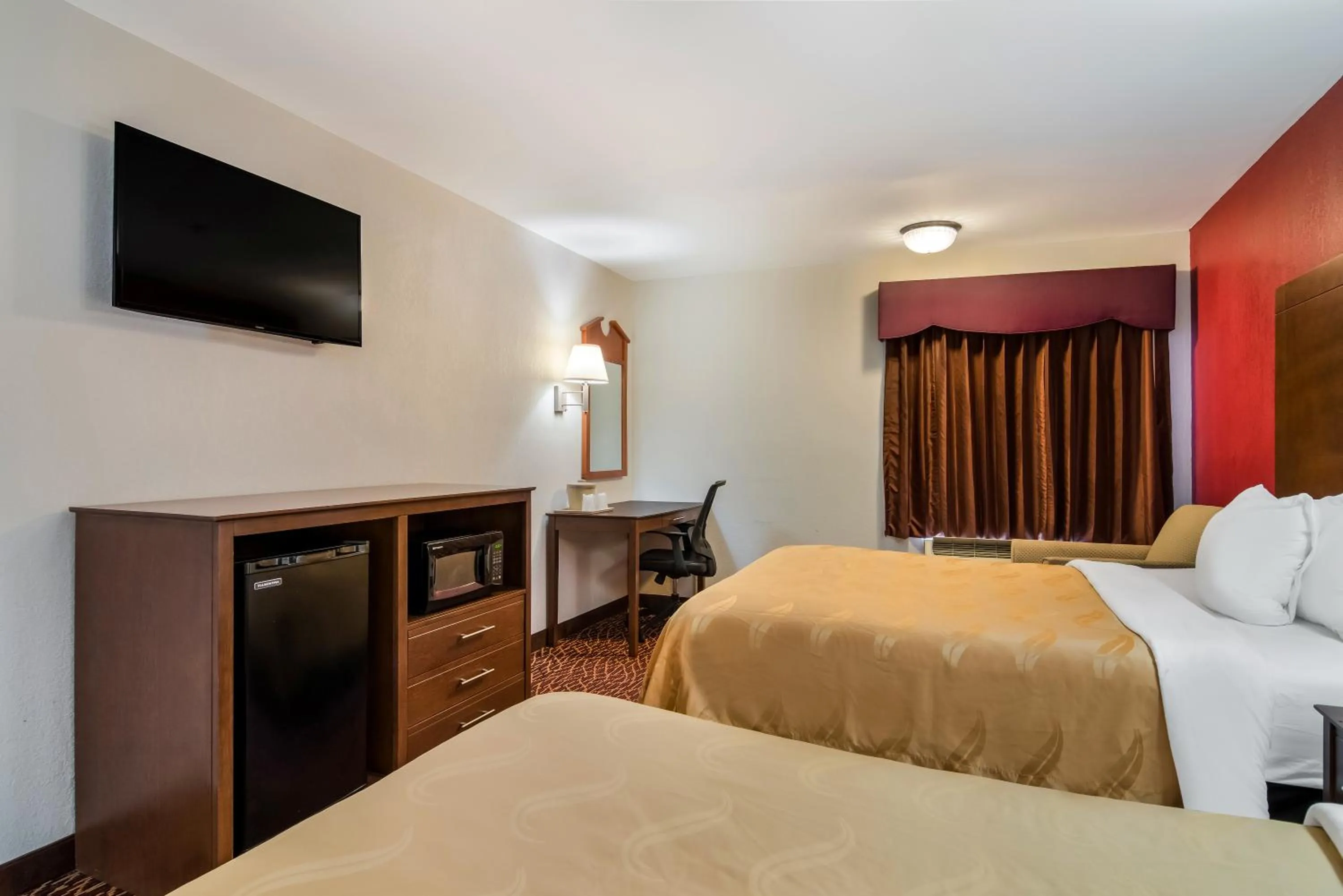 Bedroom, Bed in Quality Inn Marietta near Dobbins ARB