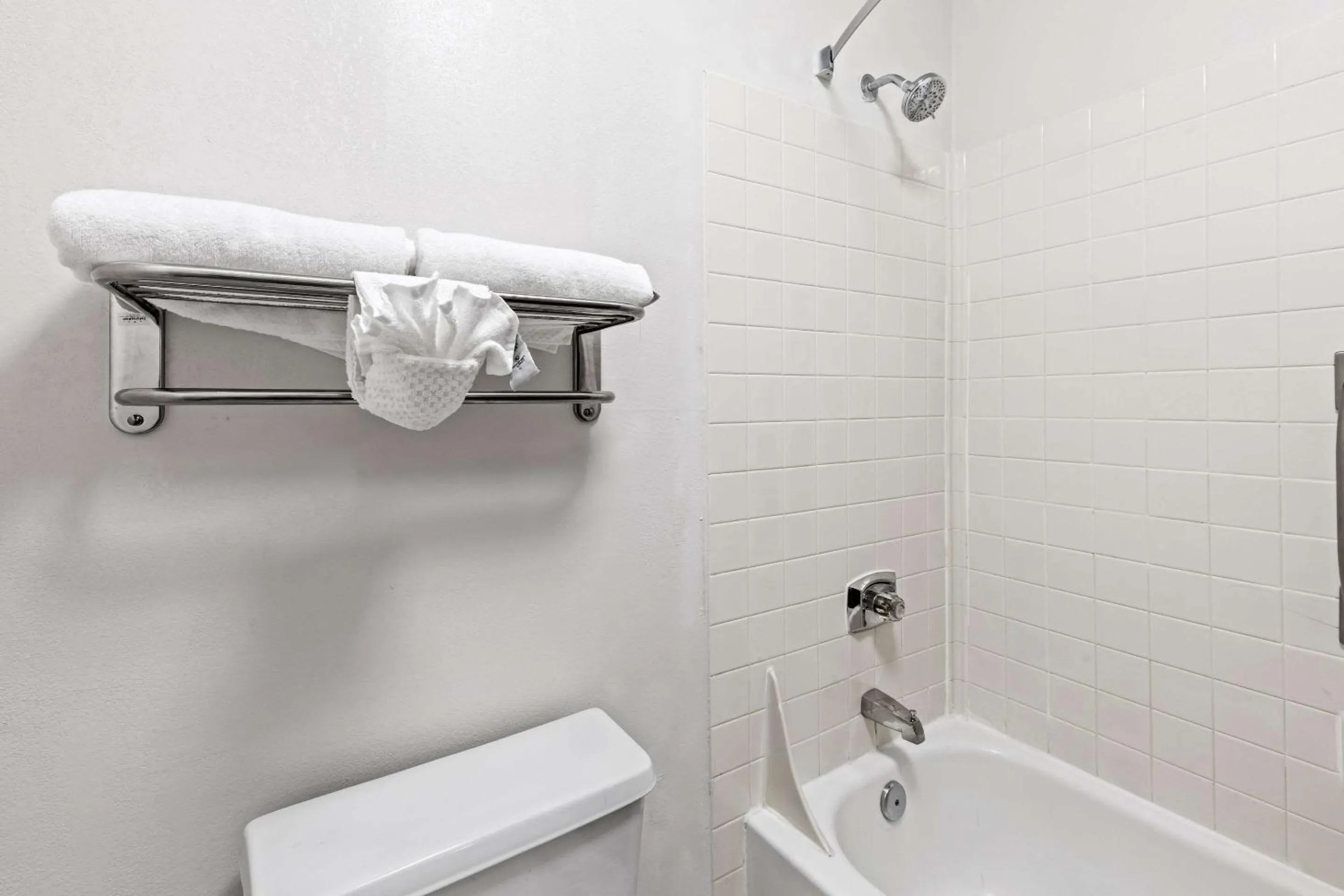 Bedroom in Quality Inn Marietta near Dobbins ARB