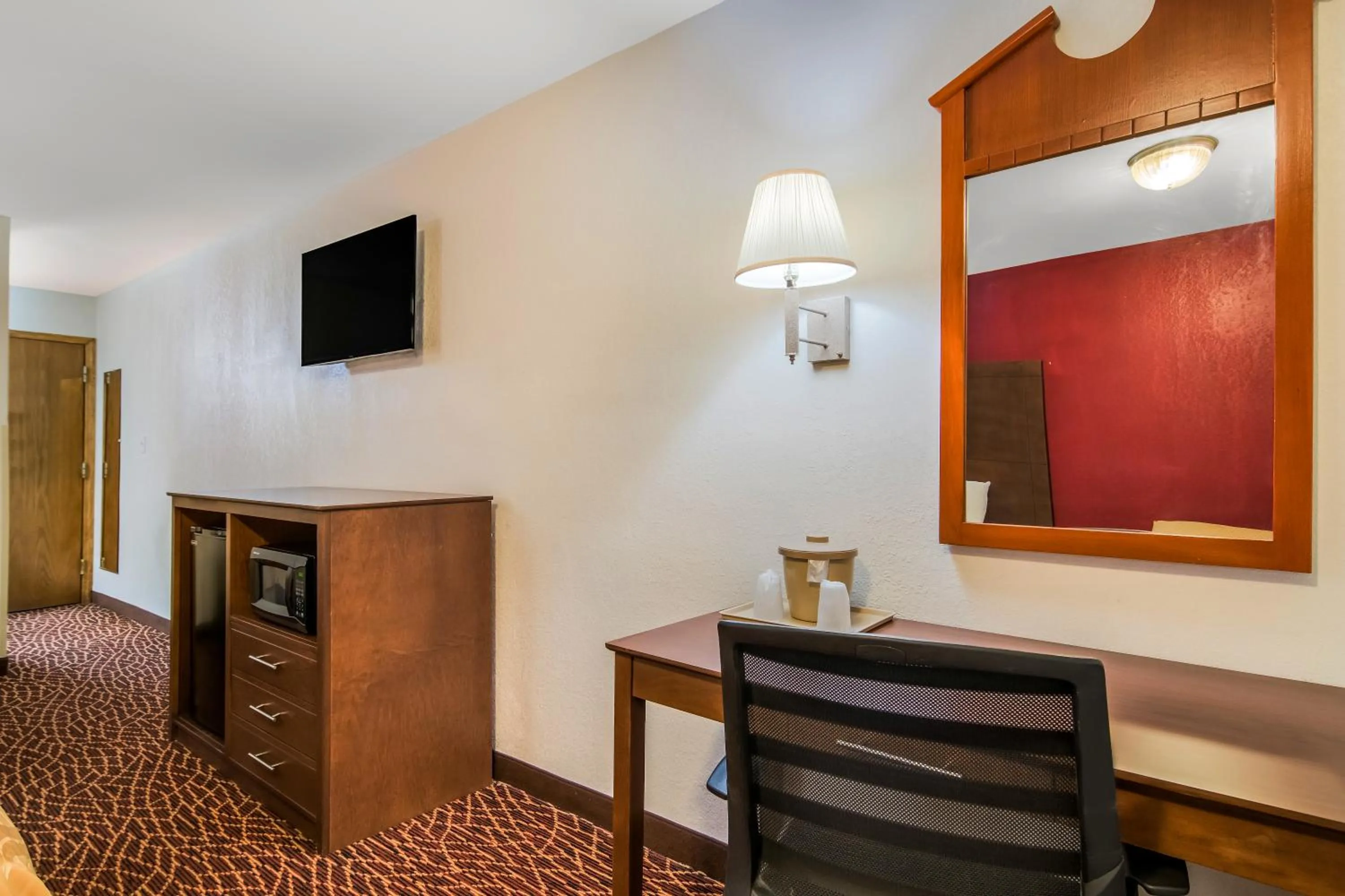 Bedroom in Quality Inn Marietta near Dobbins ARB