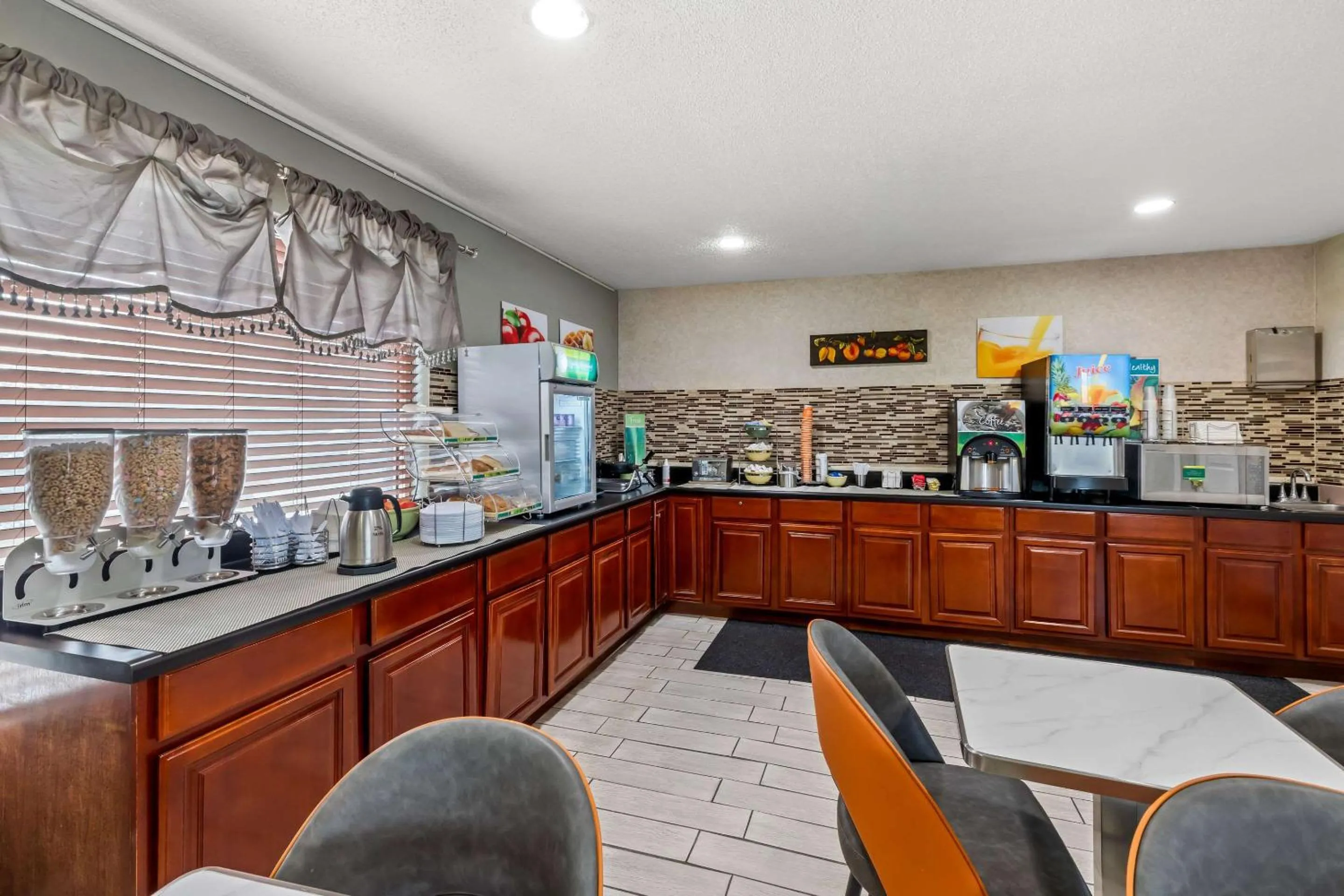 Breakfast in Quality Inn Marietta near Dobbins ARB