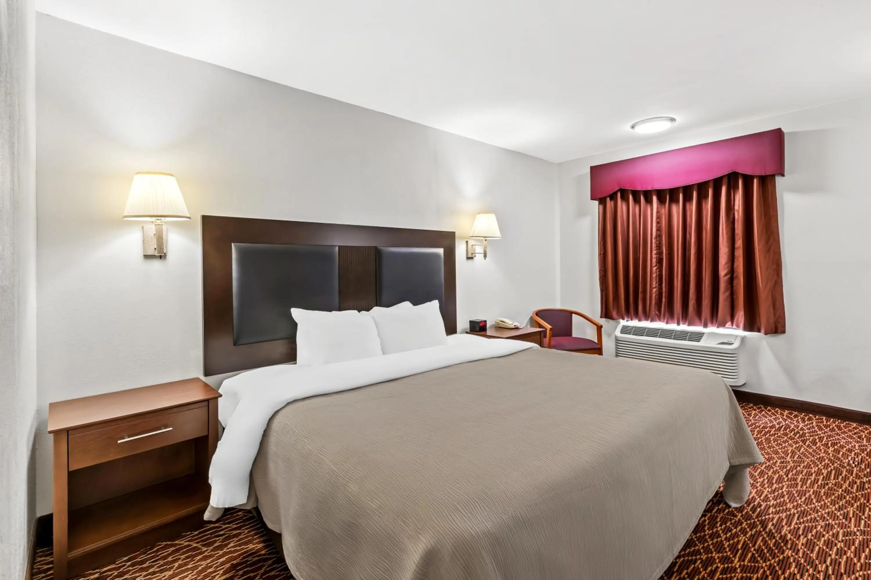 Bedroom, Bed in Quality Inn Marietta near Dobbins ARB