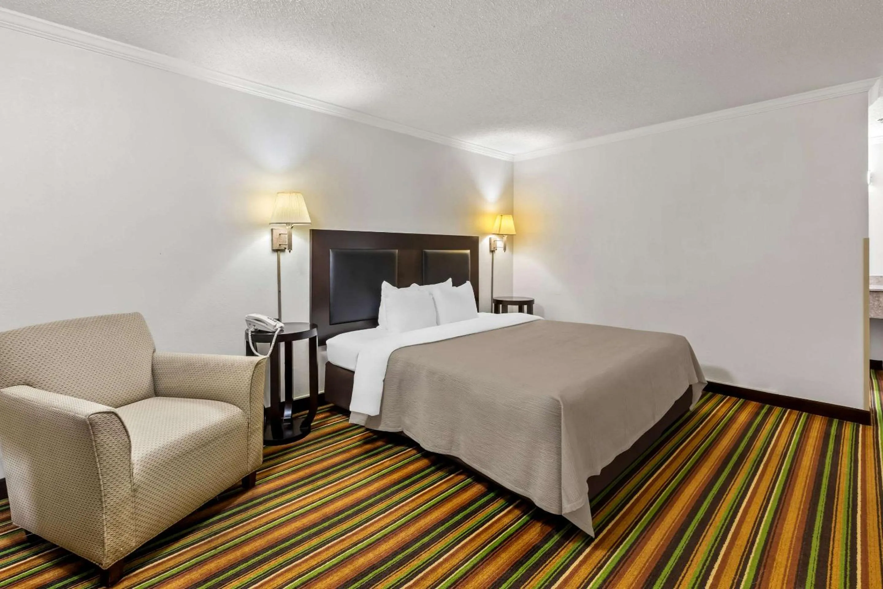 Bedroom, Bed in Quality Inn Marietta near Dobbins ARB