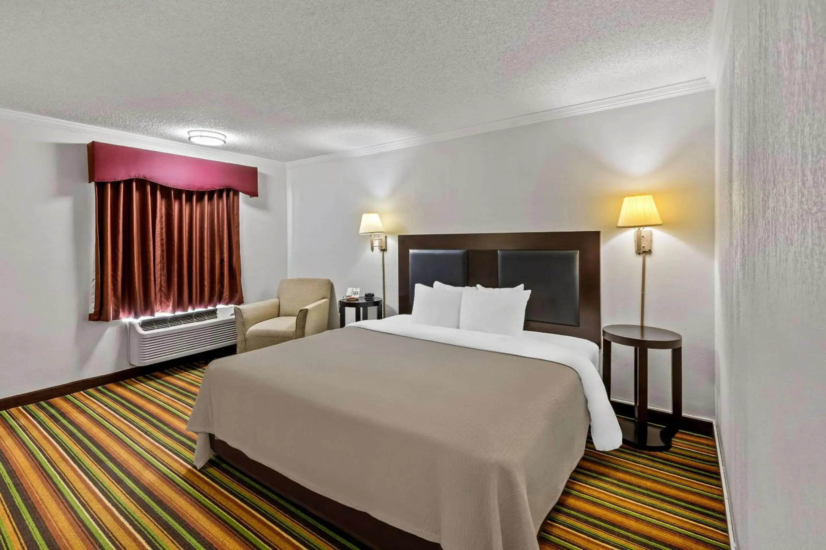 Bedroom, Bed in Quality Inn Marietta near Dobbins ARB Bedroom, Bed in Quality Inn Marietta near Dobbins ARB