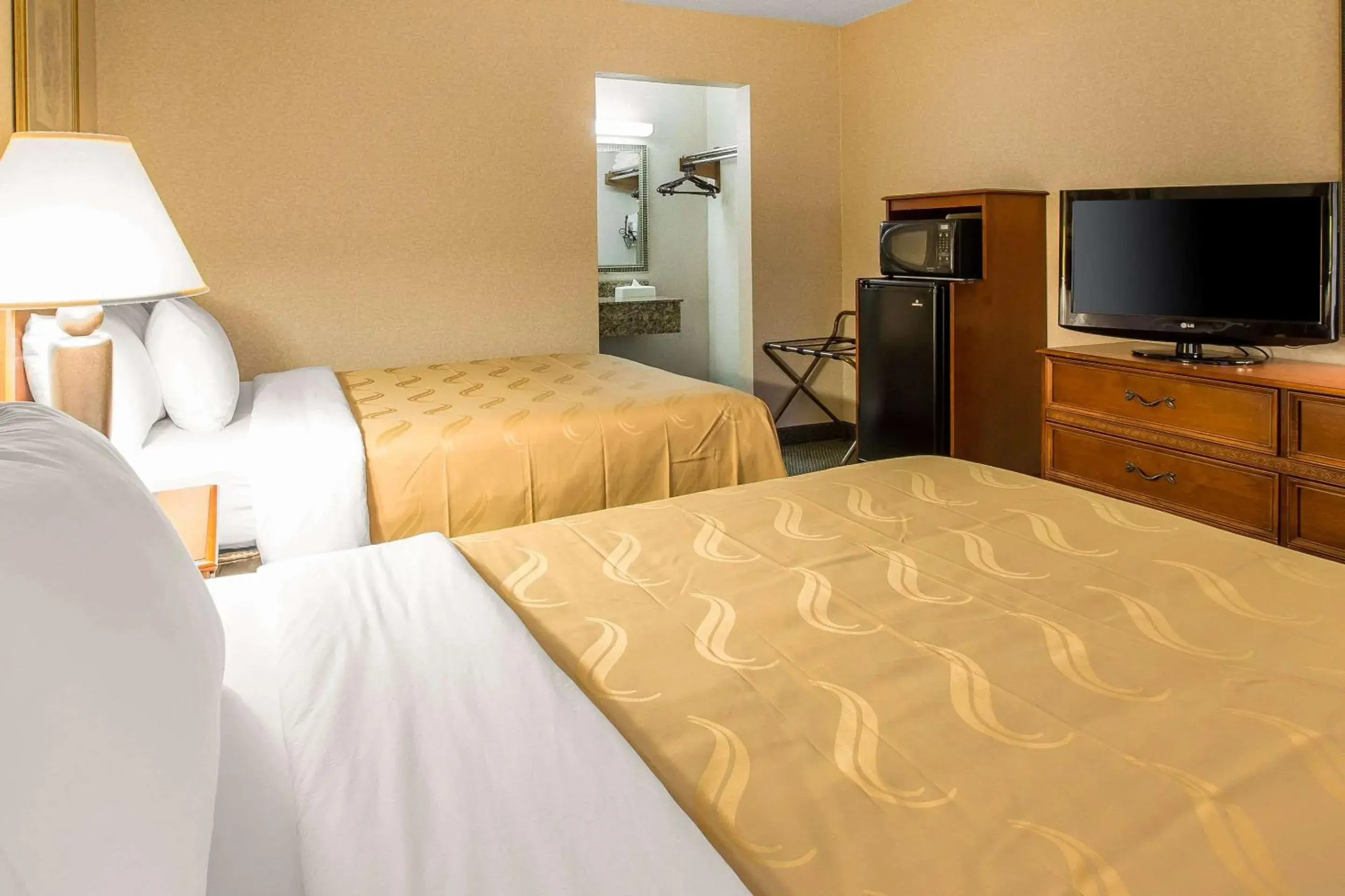 Bedroom, Bed in Quality Inn & Suites McDonough South I-75 Bedroom, Bed in Quality Inn & Suites McDonough South I-75