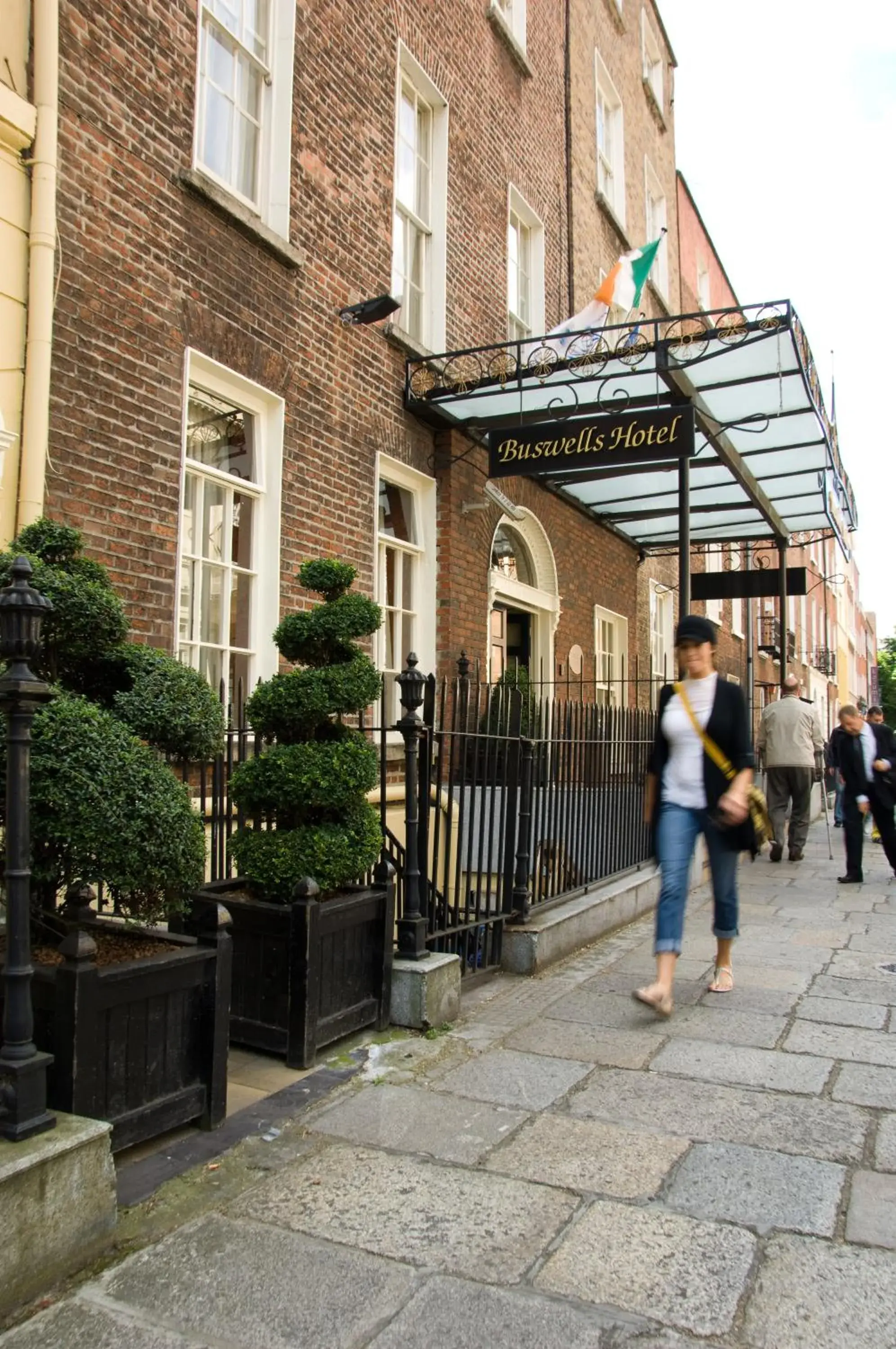 Facade/entrance in Buswells Hotel Facade/entrance in Buswells Hotel