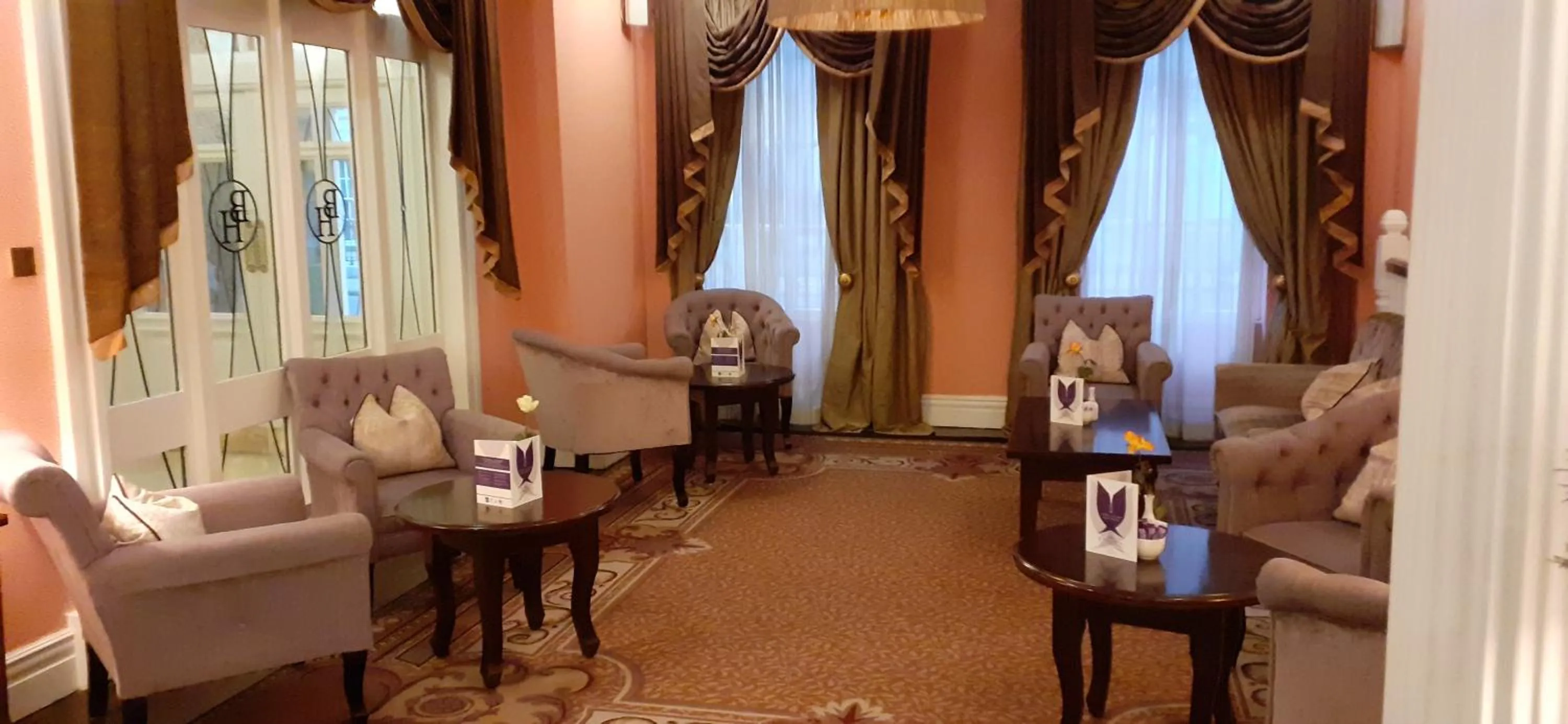 Lounge or bar in Buswells Hotel