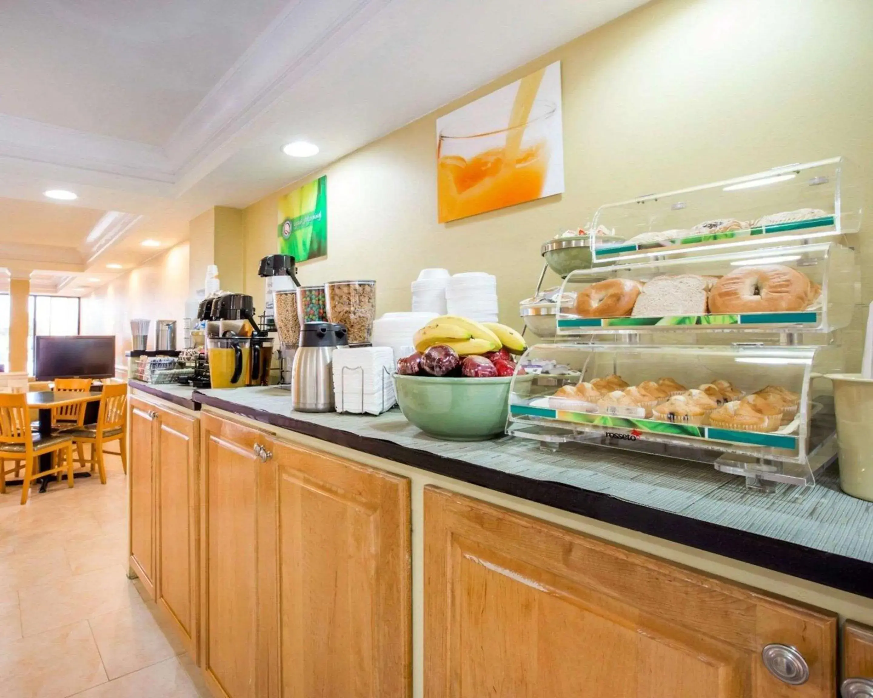 Breakfast in Quality Inn Dalton Central Breakfast in Quality Inn Dalton Central